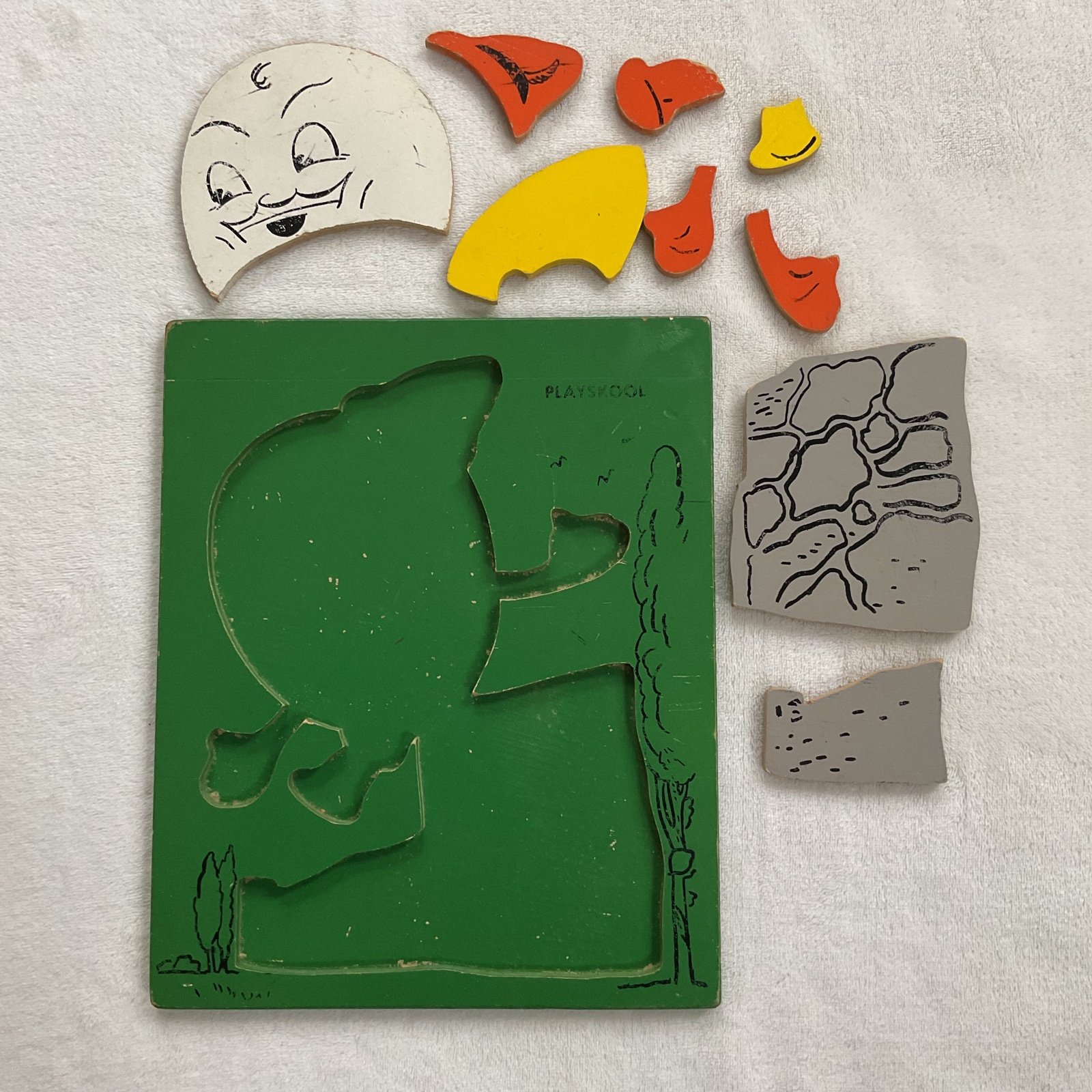 Vintage 1950’s Wooden Playskool Puzzle Humpty Dumpty - detail