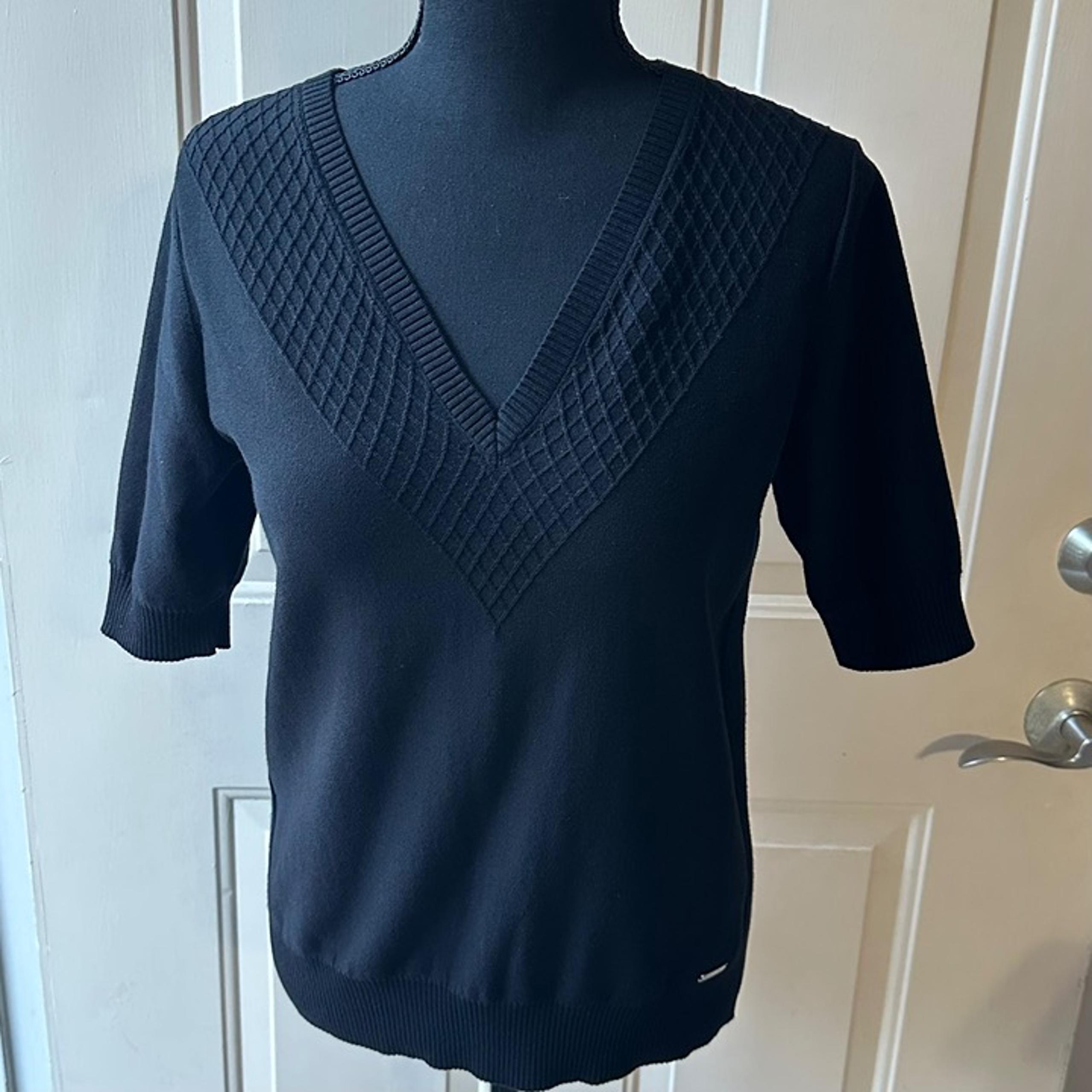 Calvin Klein women’s 100% acrylic V neck Black sweater Size S.