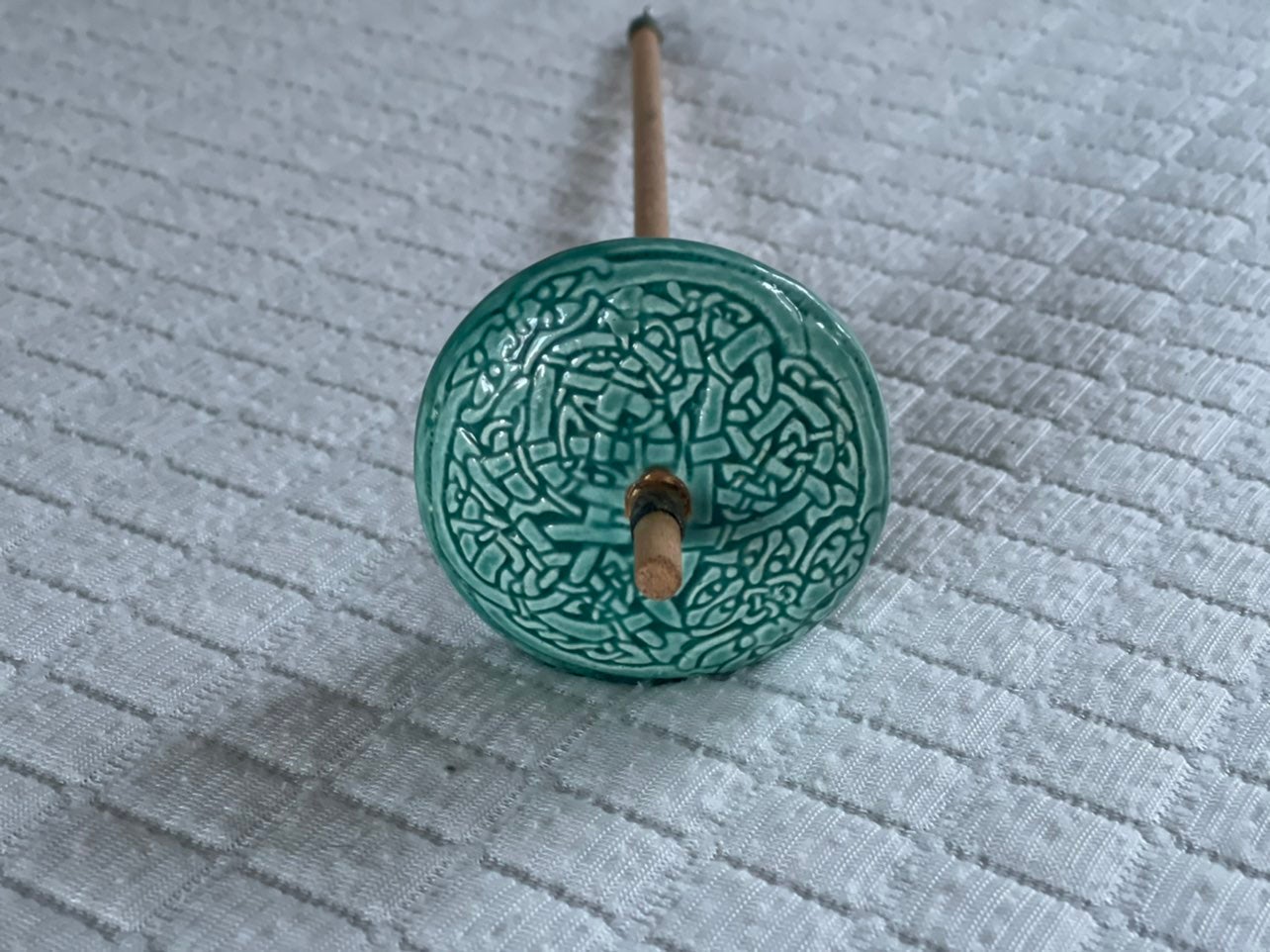 Bottom whorl hand spindle