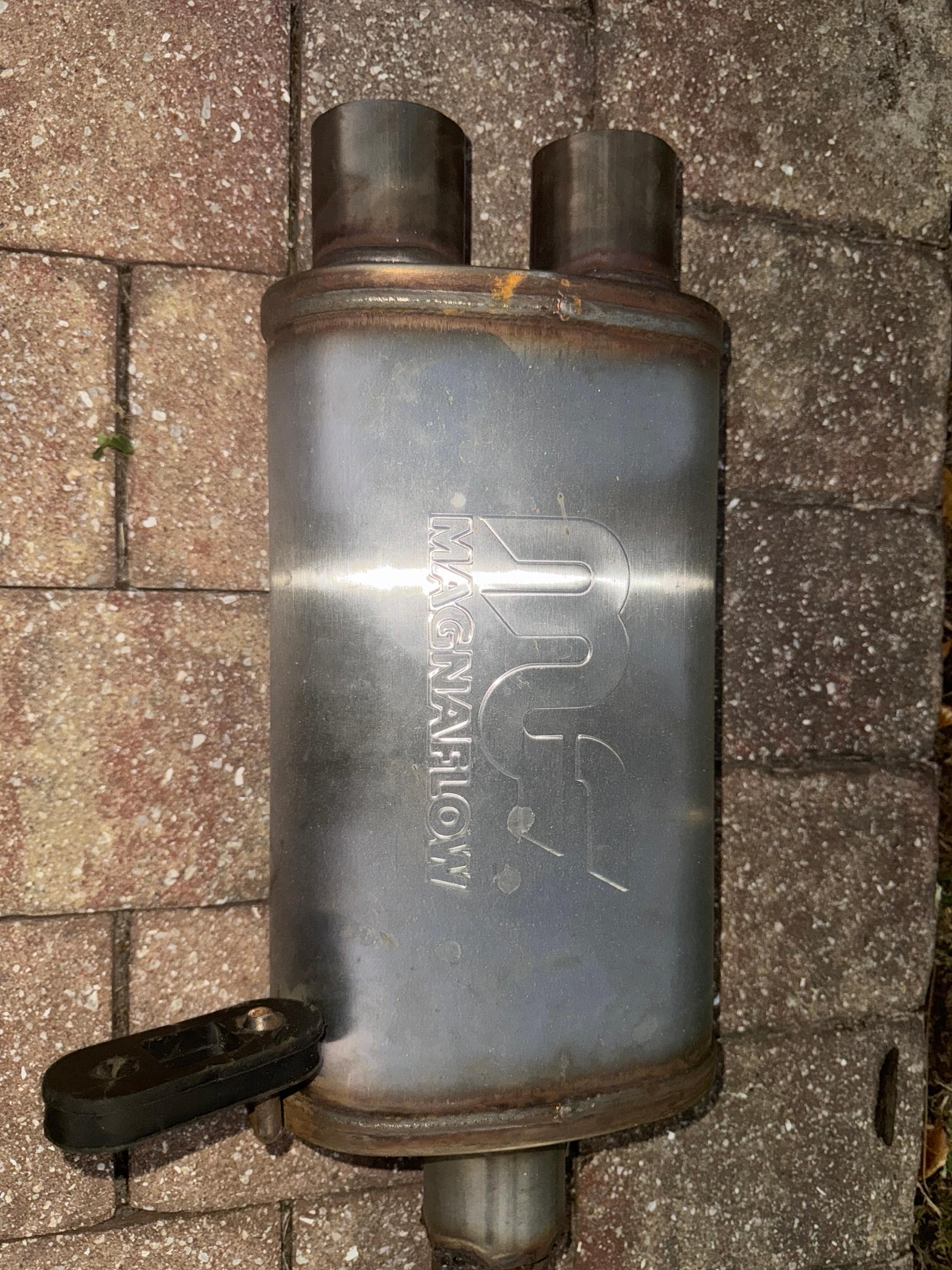 Magnaflow MF sports muffler 1 in 2 out