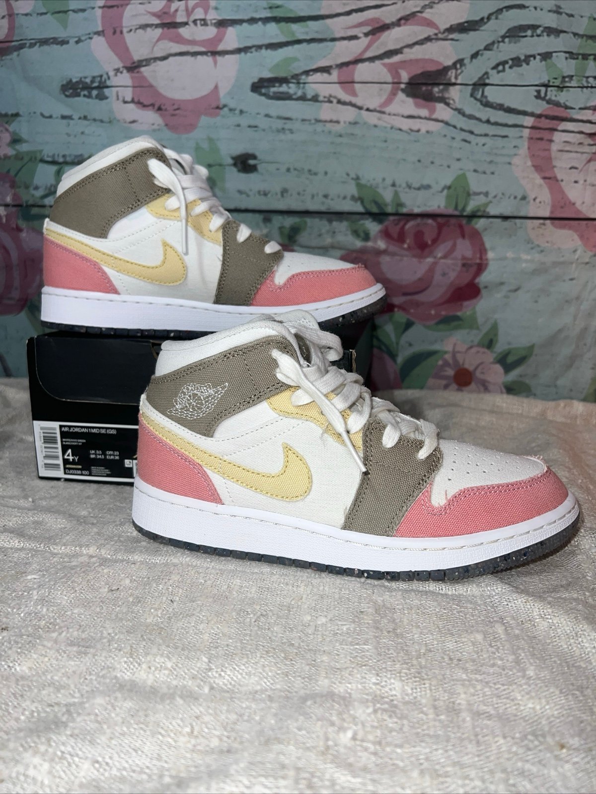 Nike Air Jordan high top shoes size 4y