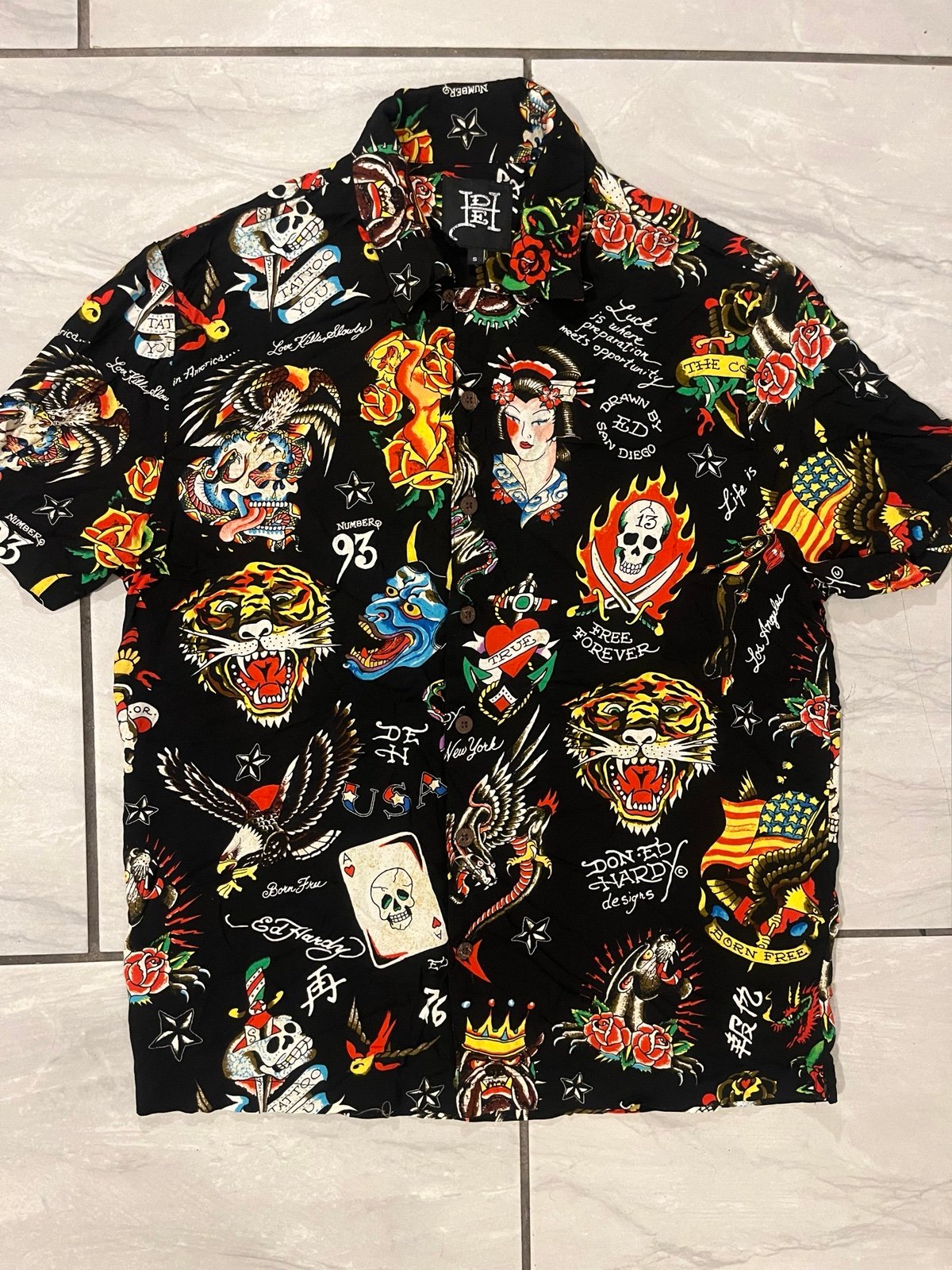 Ed Hardy Button Up Mens Small Graphic Tattoo Art Short Sleeve Camp Collar Y2K