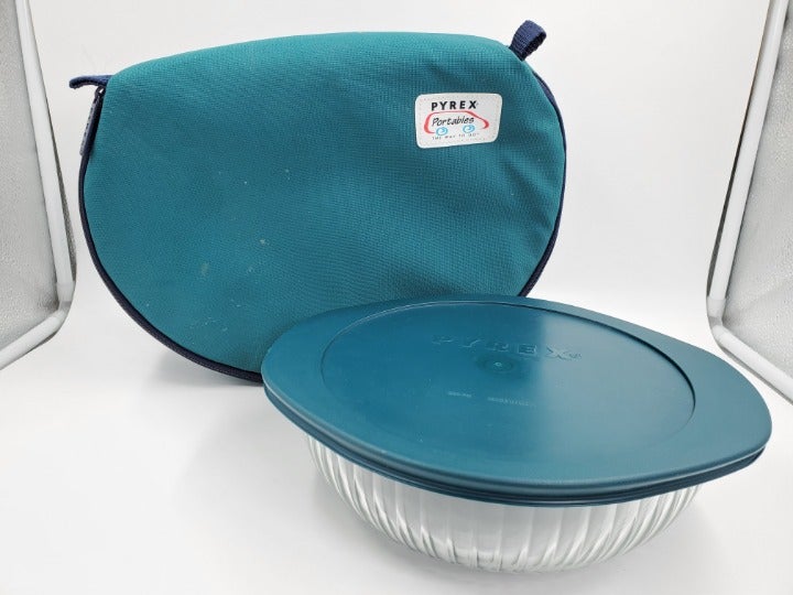 Pyrex Portable 2 QT Glass Dish & Thermal