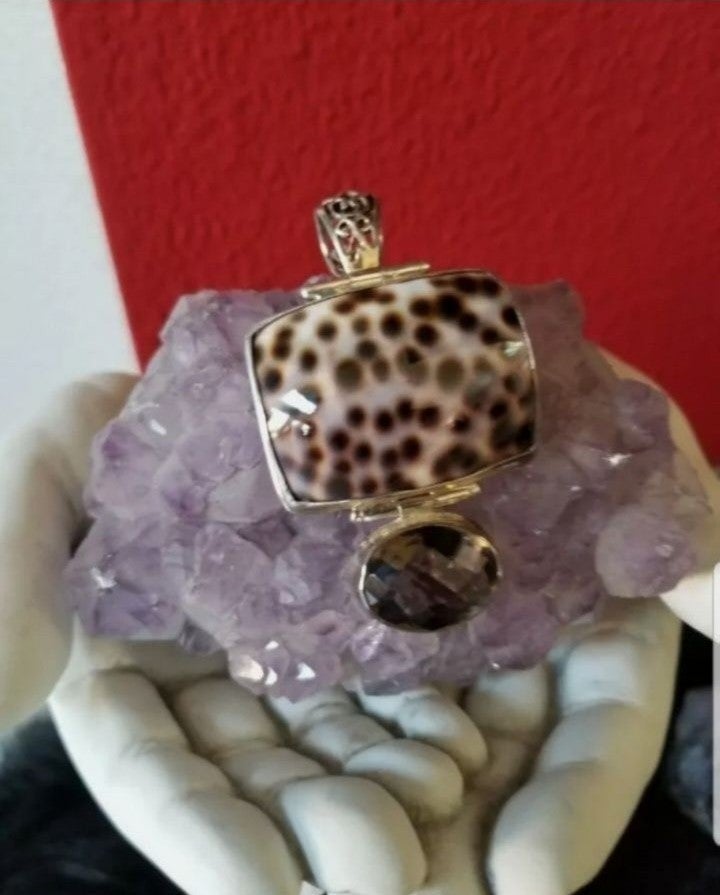 Shell Pendent w/smokey quartz crystal