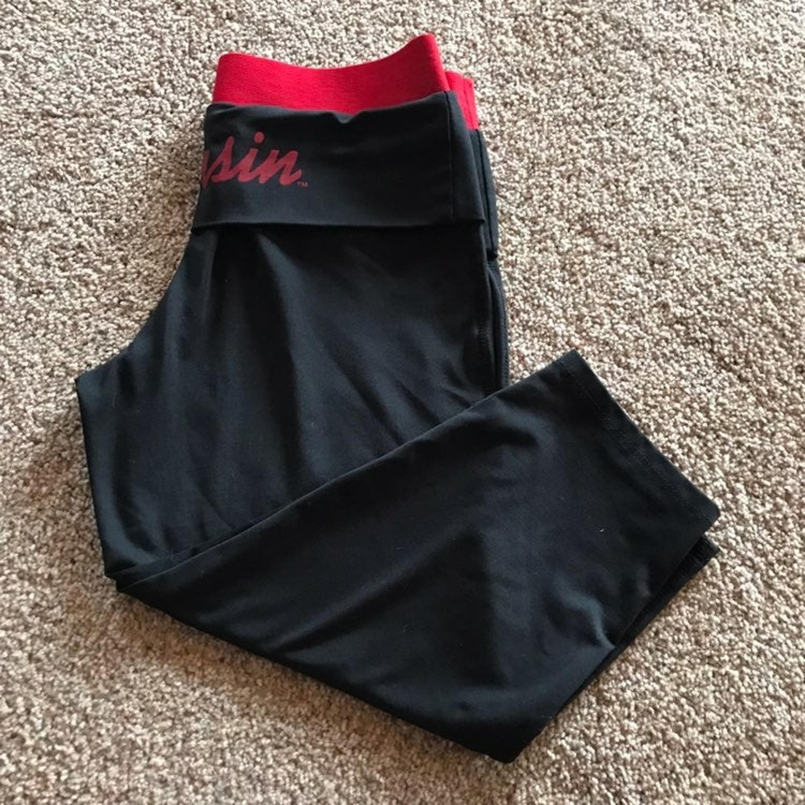 ‼️Wisconsin Cropped Yoga Pants‼️ - Colosseum