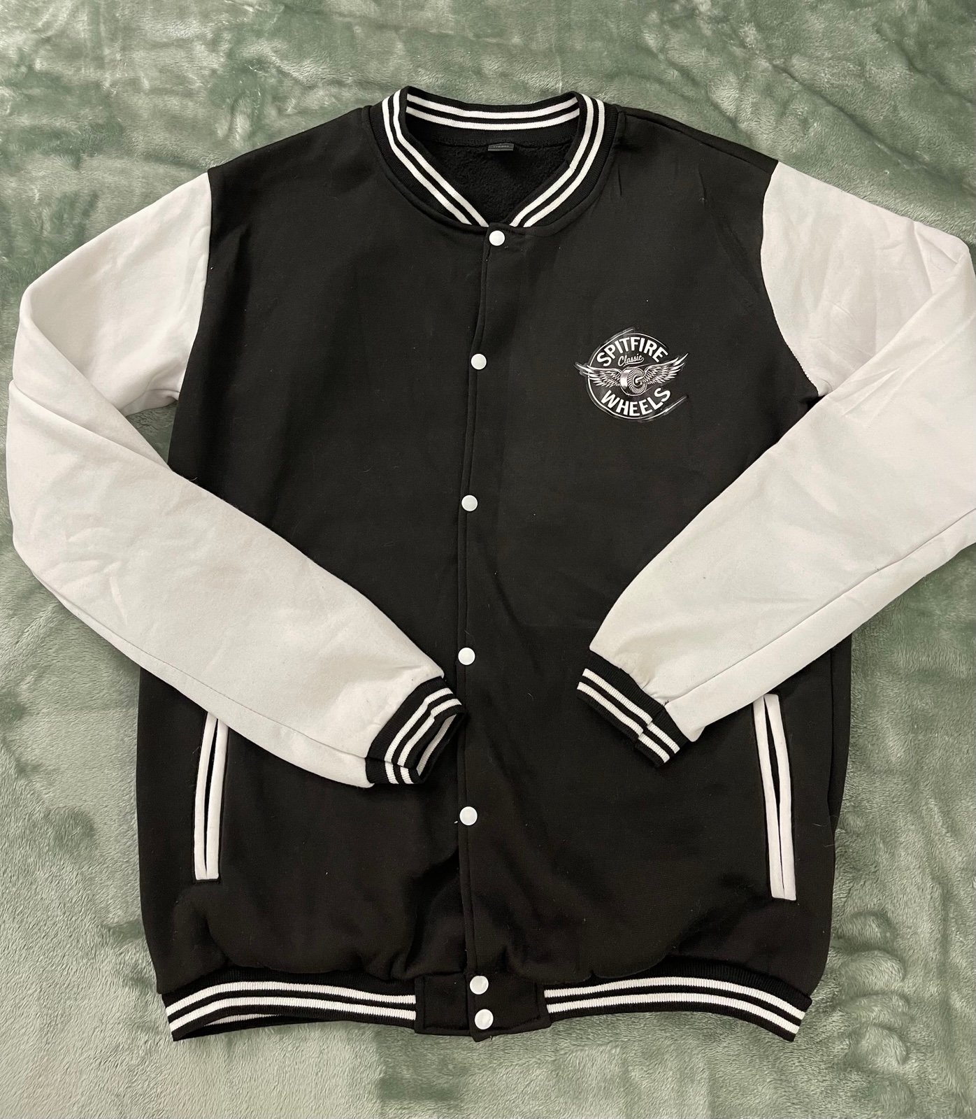 Men’s Large Spitfire Classic Wheels Black & White Jacket..