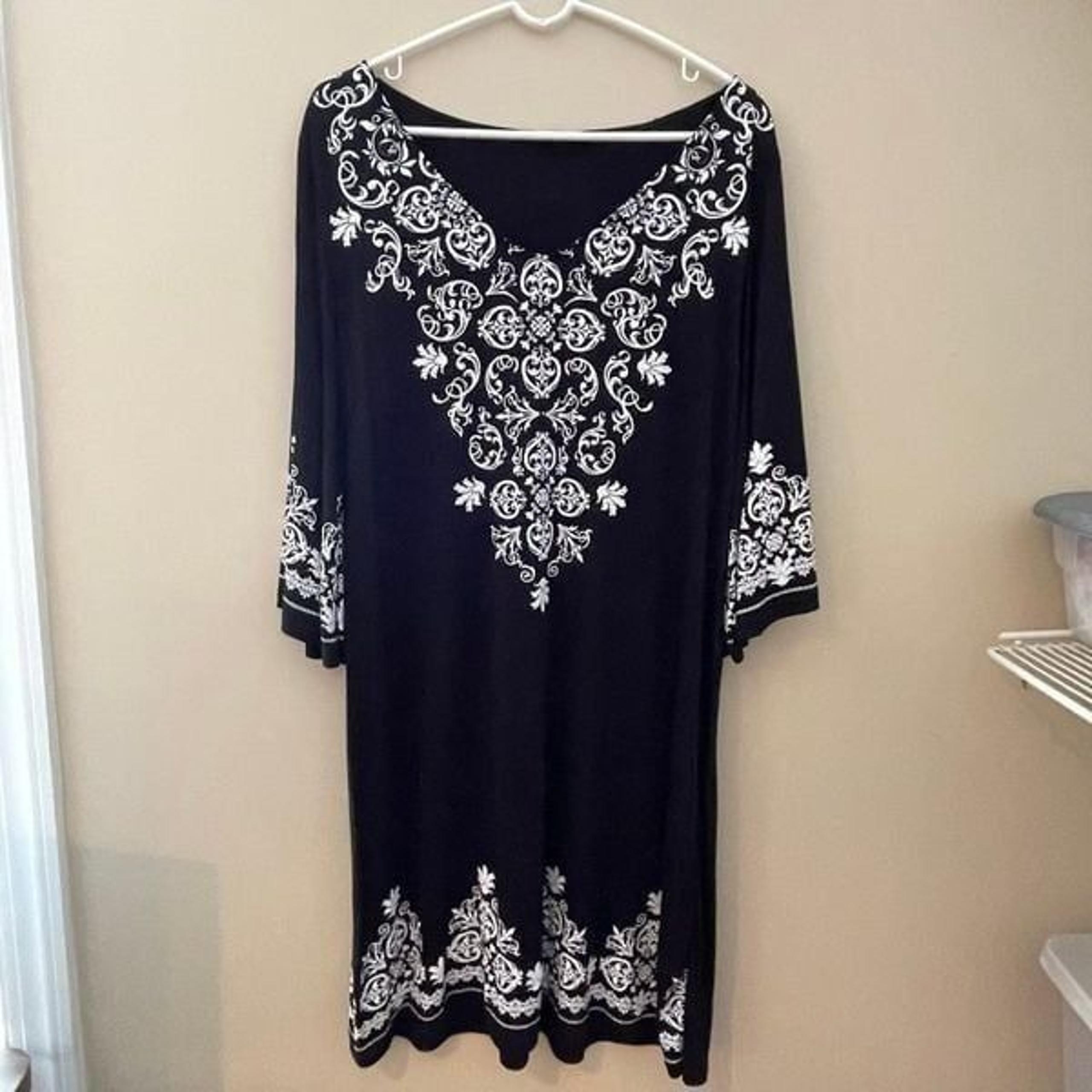 NWT BLACK AND WHITE DRESS 1X JUST LOVE BRAND   See pictures for measurements   I