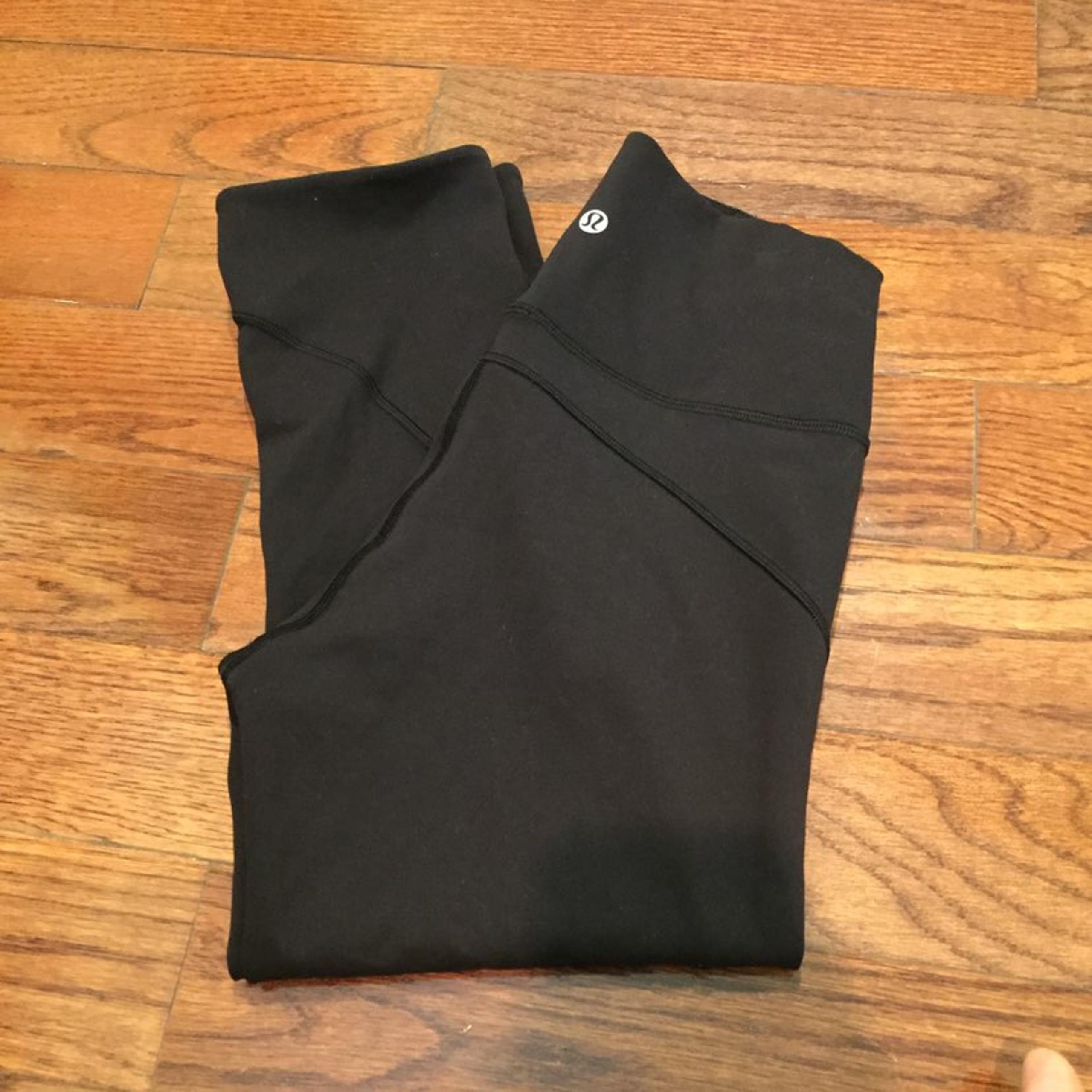 Lululemon capri size 6