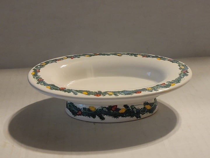 Bath & Body Works Ceramic 7 CHRISTMAS Soap Dish w Holly Berries Glitter Garland