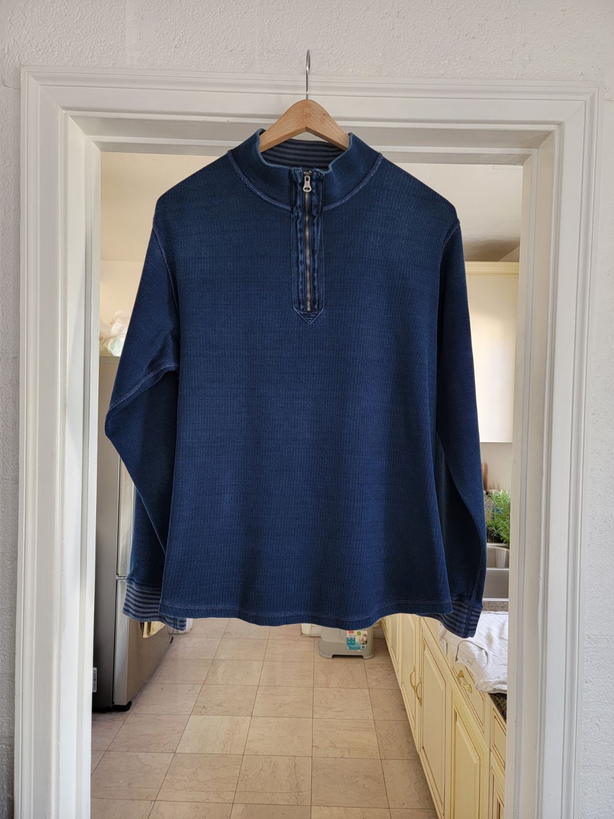Robert Graham Jeans Navy Blue Sweater