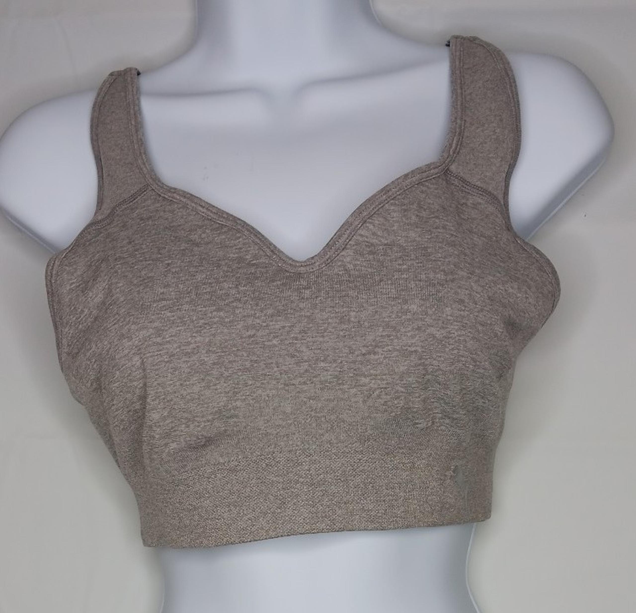 NWOT Puma Sports Bra Women Medium Seamless Adjustable Straps