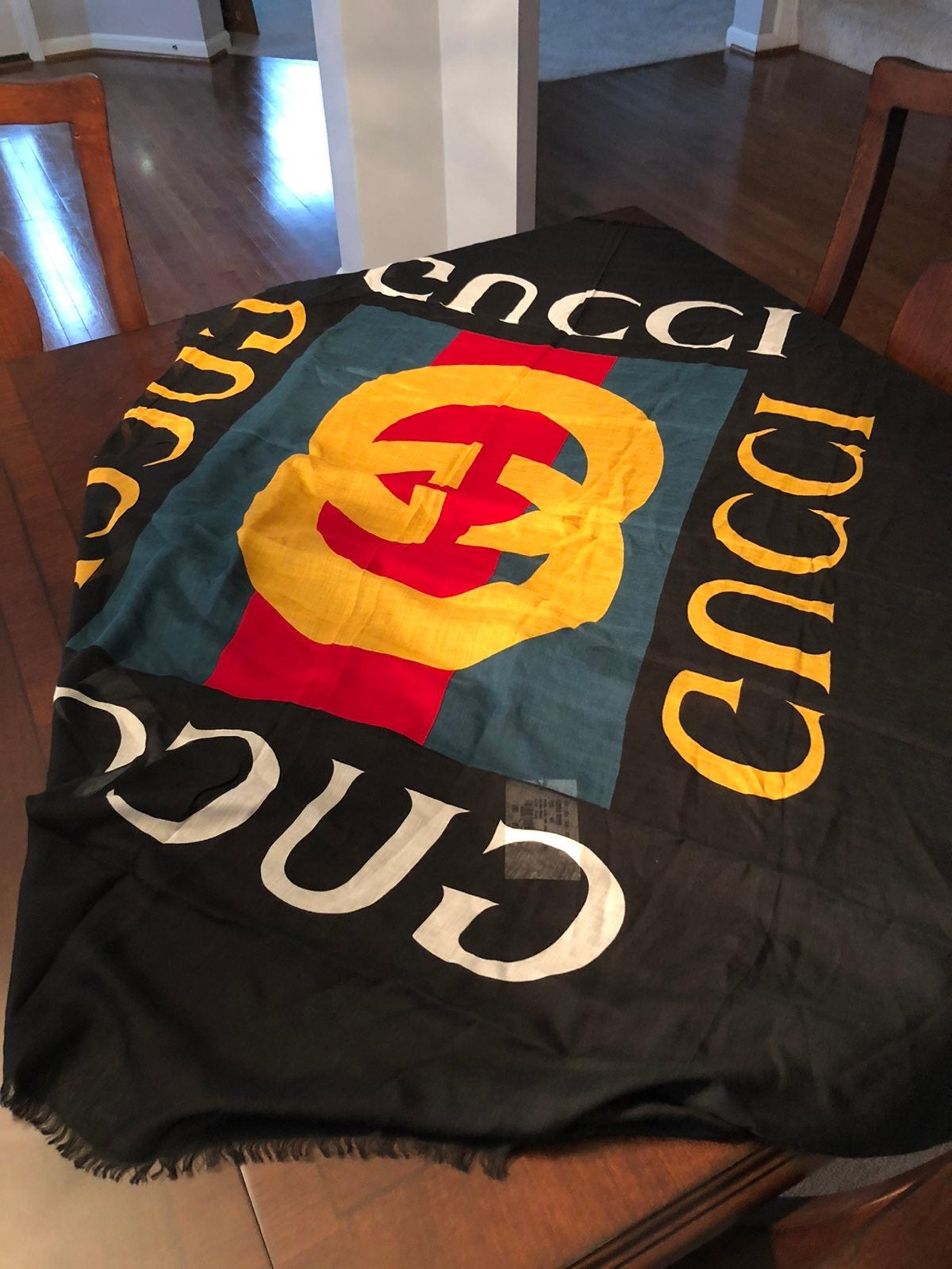 Gucci shaw