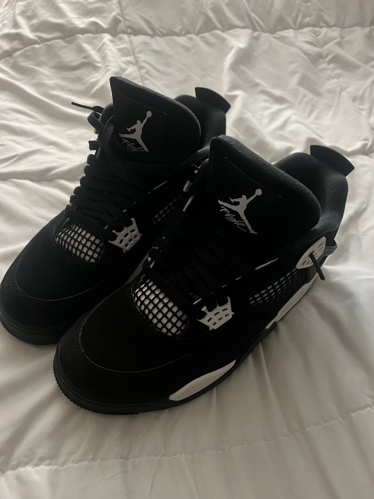 Jordan 4 White Thunders