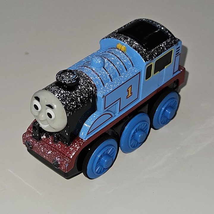 Snow-Covered Thomas Tank Engine Battery Operated Motorized Diecast Train TESTED