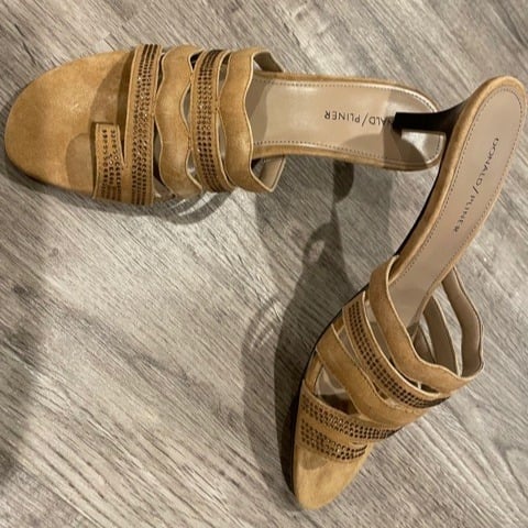 Donald J Pliner, New Kay Suede Sandals, size 9.5