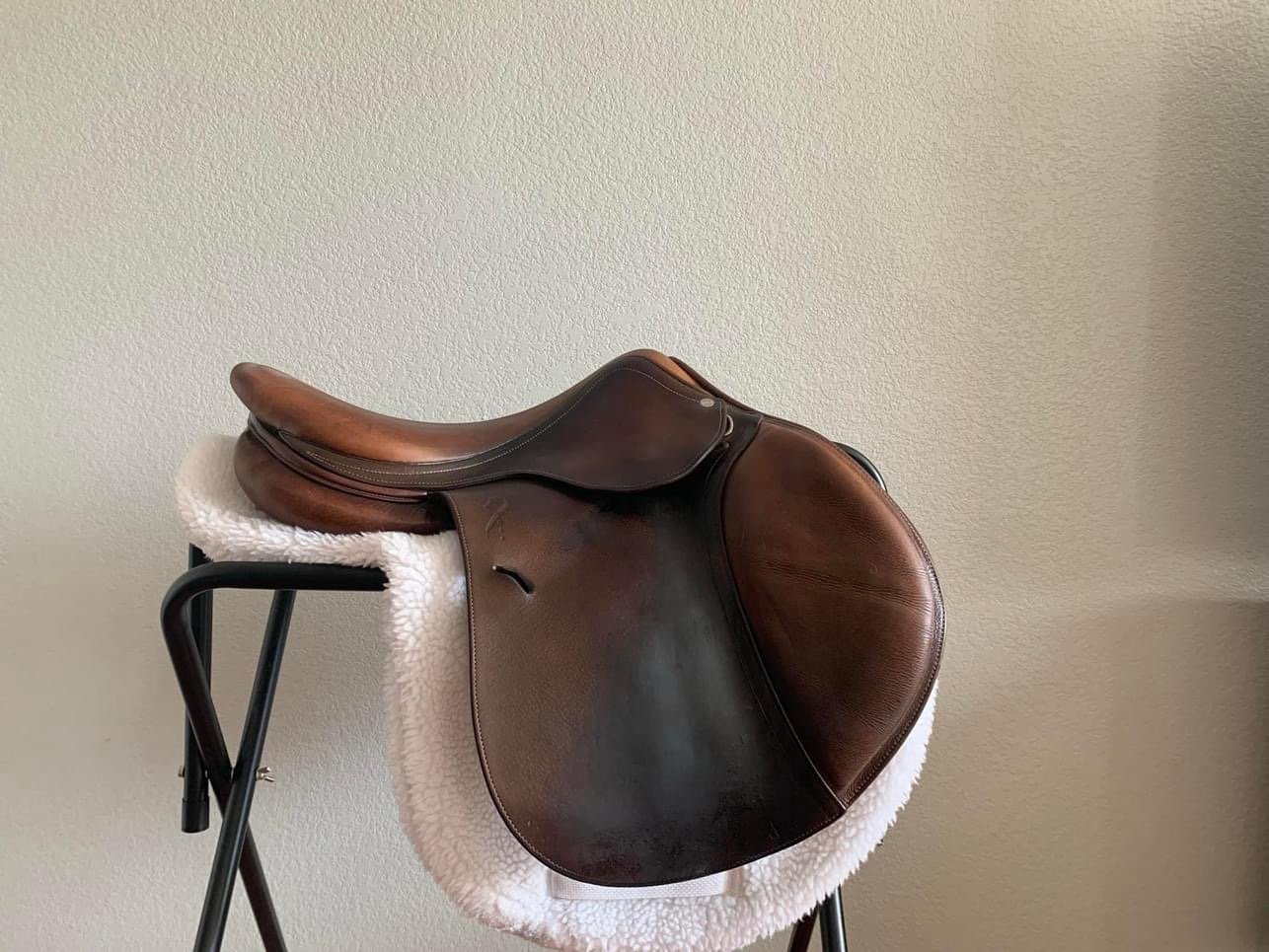 Antares Jump Saddle - 17 inch seat
