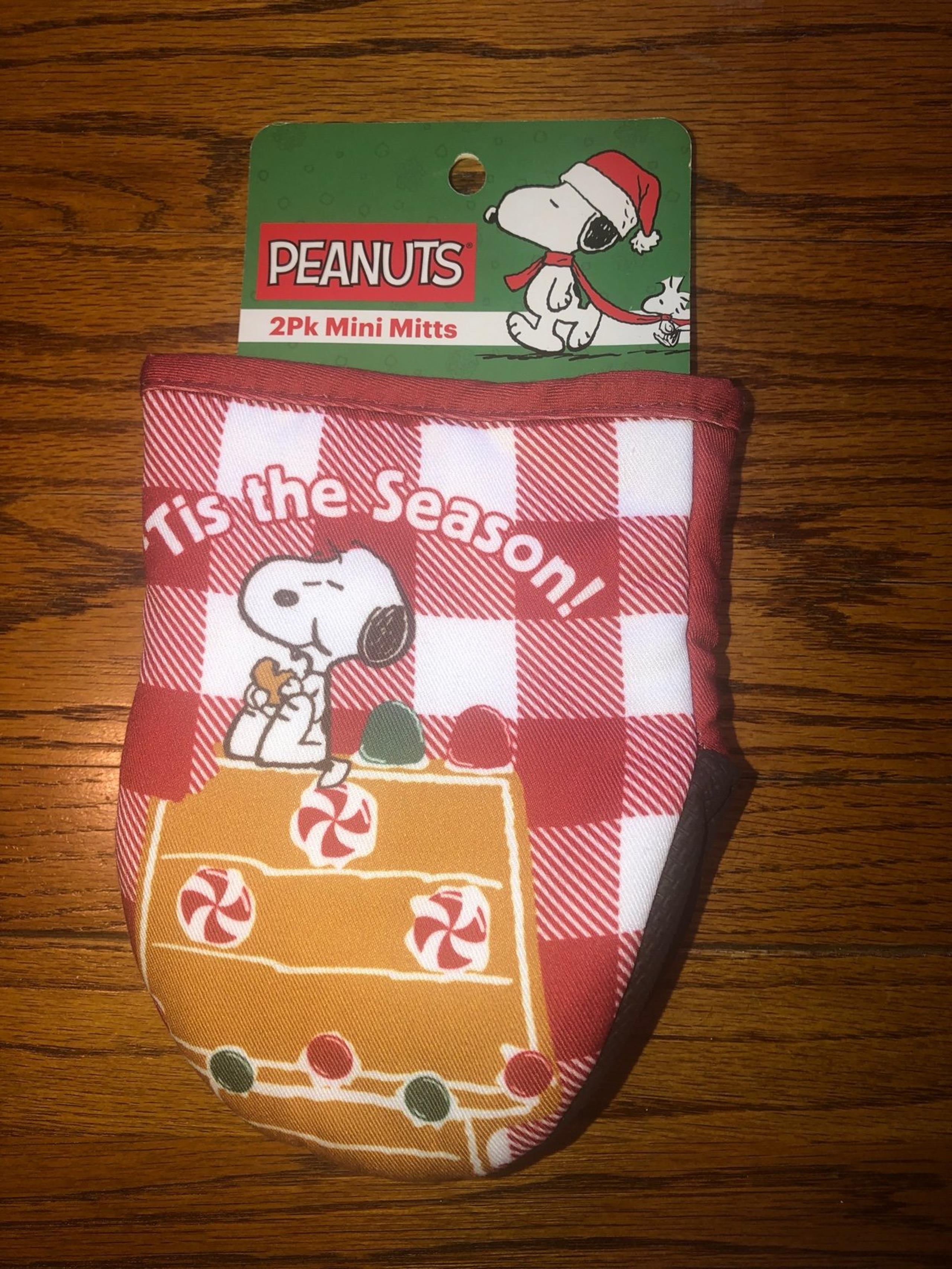 Snoopy Christmas Oven Mitts