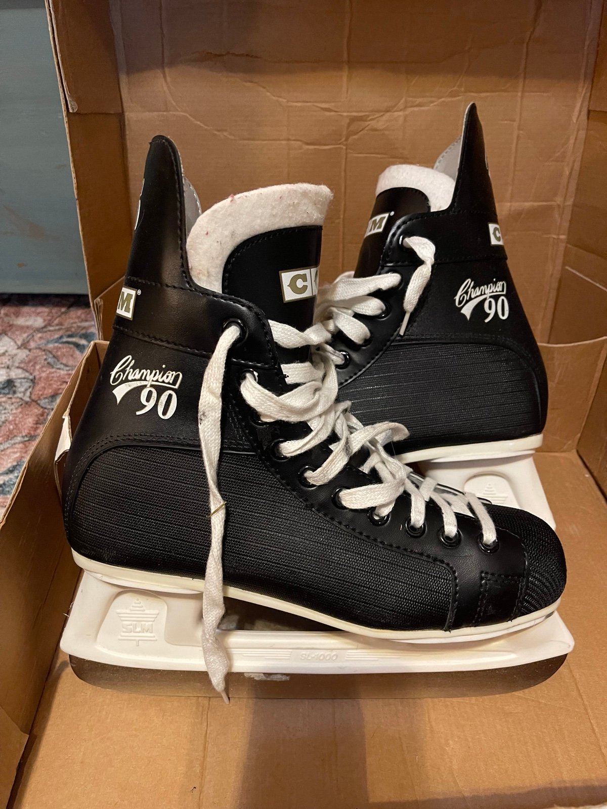 CCM Men’s ice hockey skates