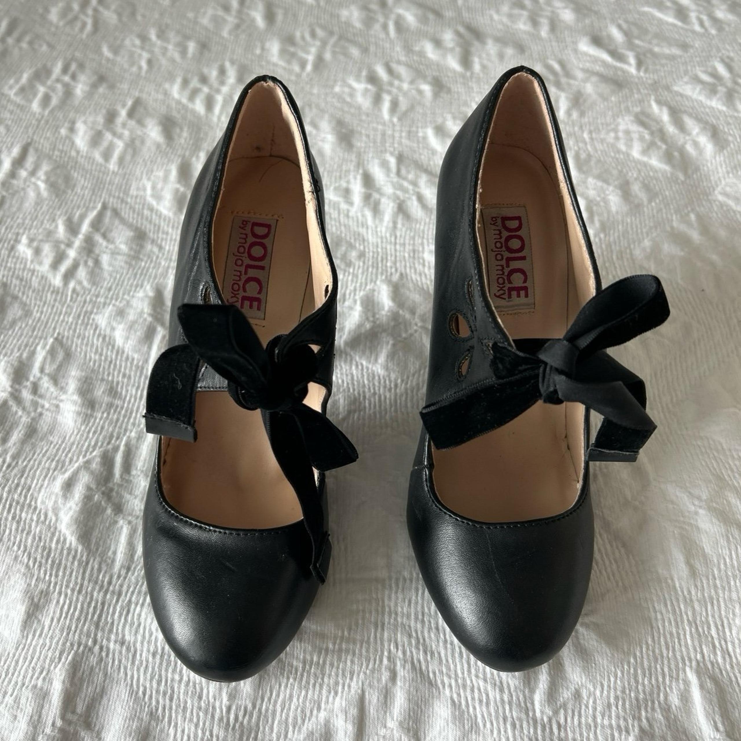 Women's Dolce by Mojo Moxy High Heels with Ribbon Ties Box Size 6.5 M, Color Nav