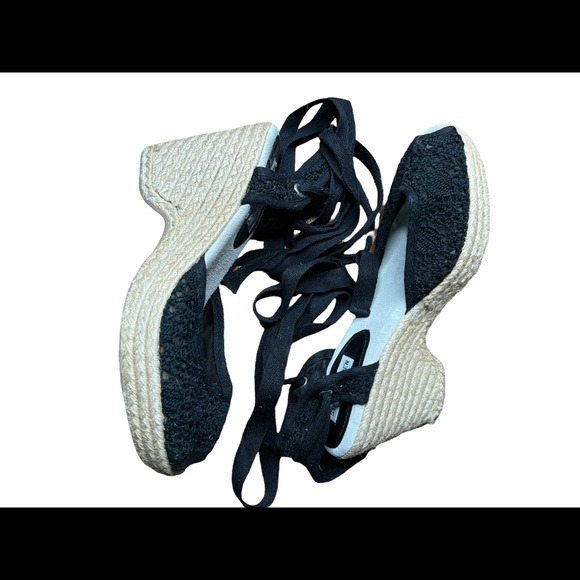 Steve Madden Tie up Black lace wedges size 9