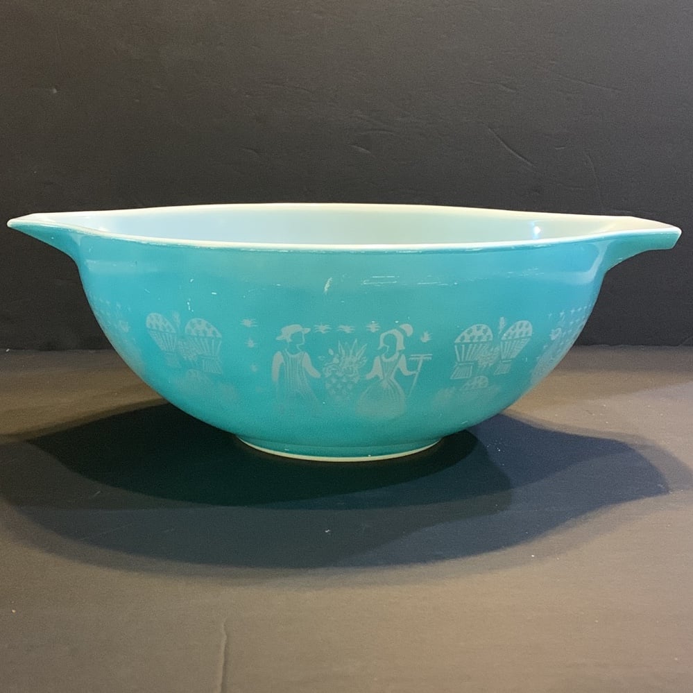Vintage Pyrex Butterprint Cinderella 4 QT Mixing Bowl 444