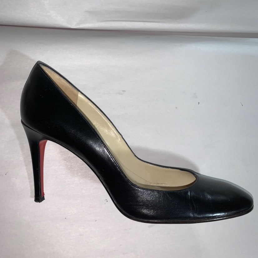CHRISTIAN LOUBOUTIN size 38 black pumps