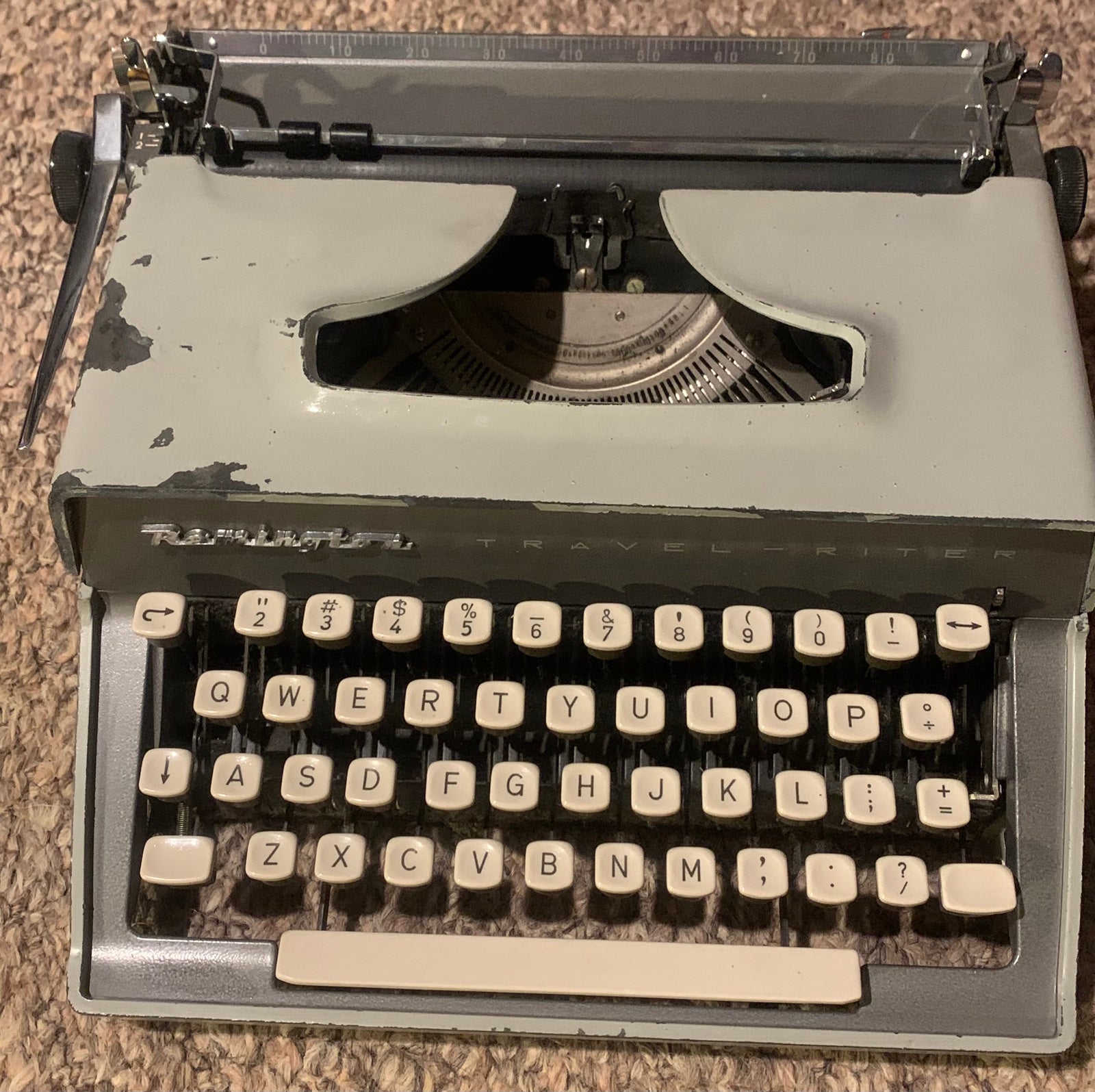 Vintage Remington travel riter typewriter with case 637933 Antique? Good shape.