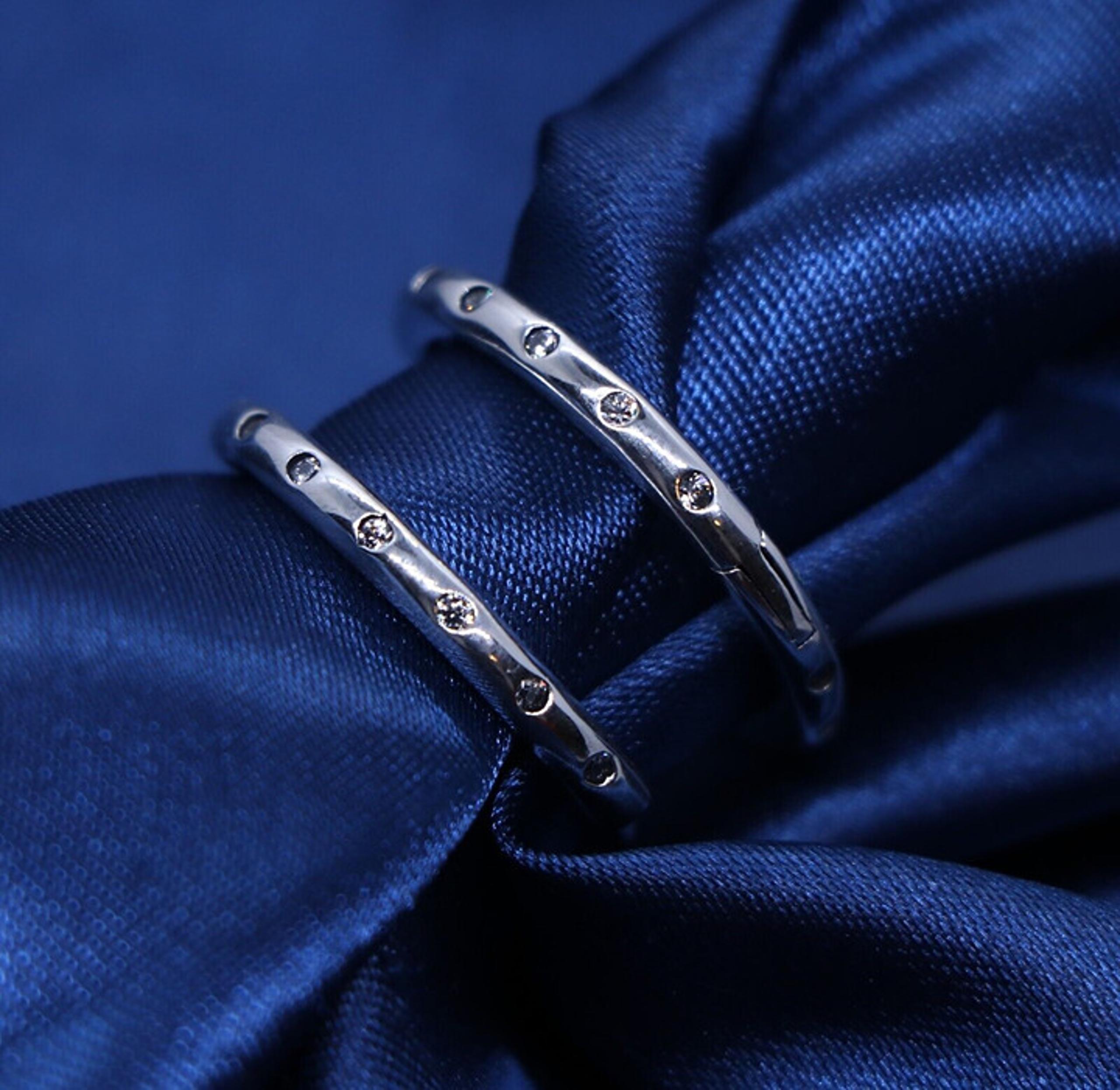 NEW BEAUTIFUL WOMENS HOOP EARRINGS SILVER DROPLETS CIRCLE CRYSTALS CZ