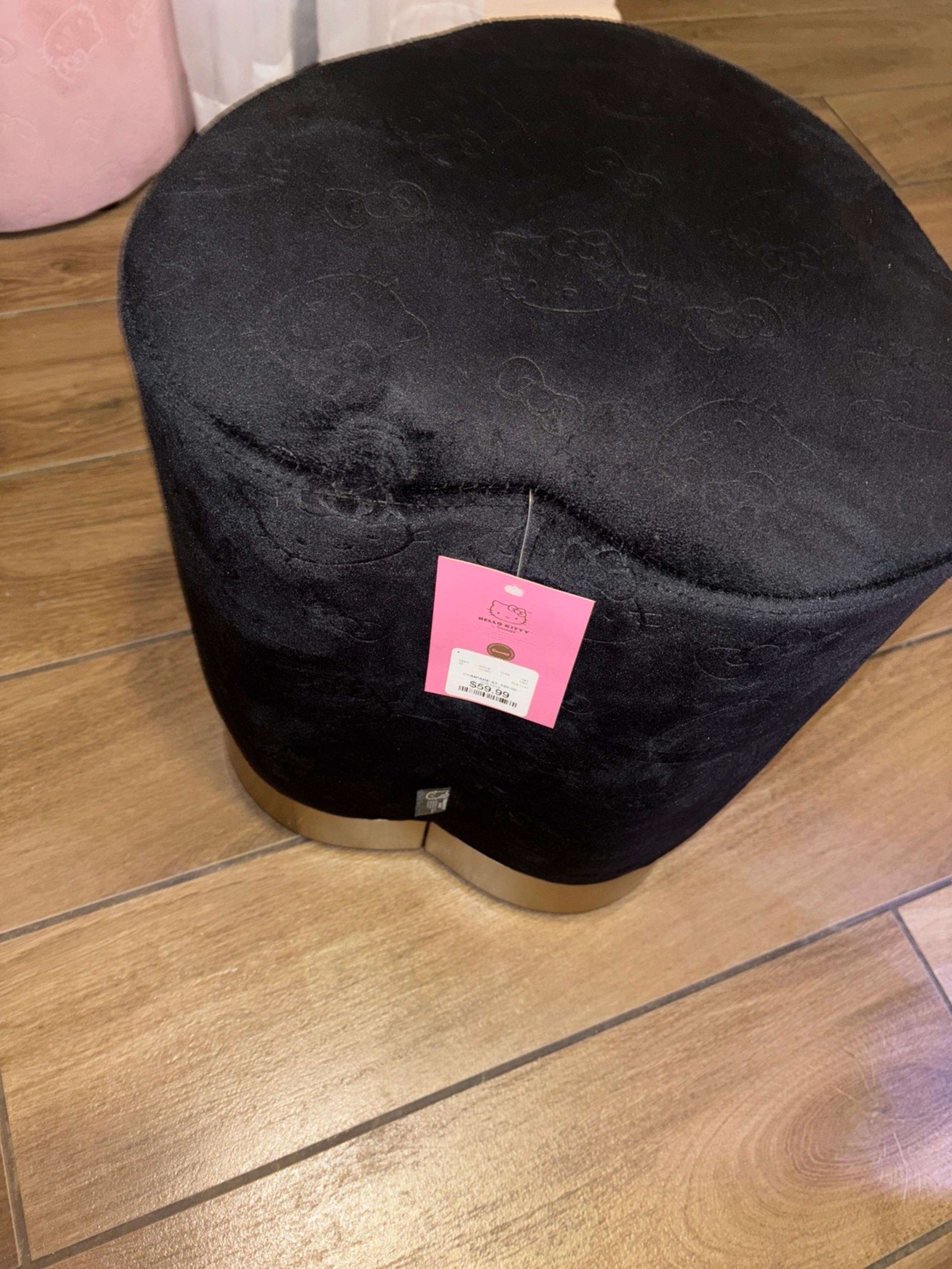Hello kitty (chair?)