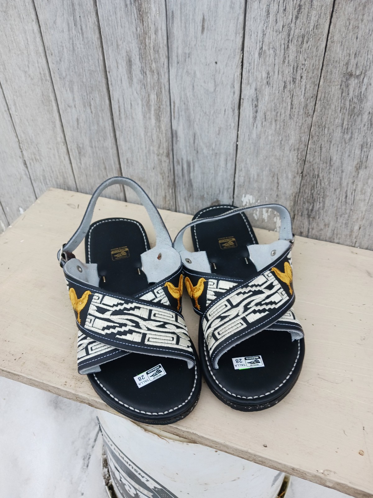 Handmade Huaraches Men's Sz Black Leather Sandals with Roosters