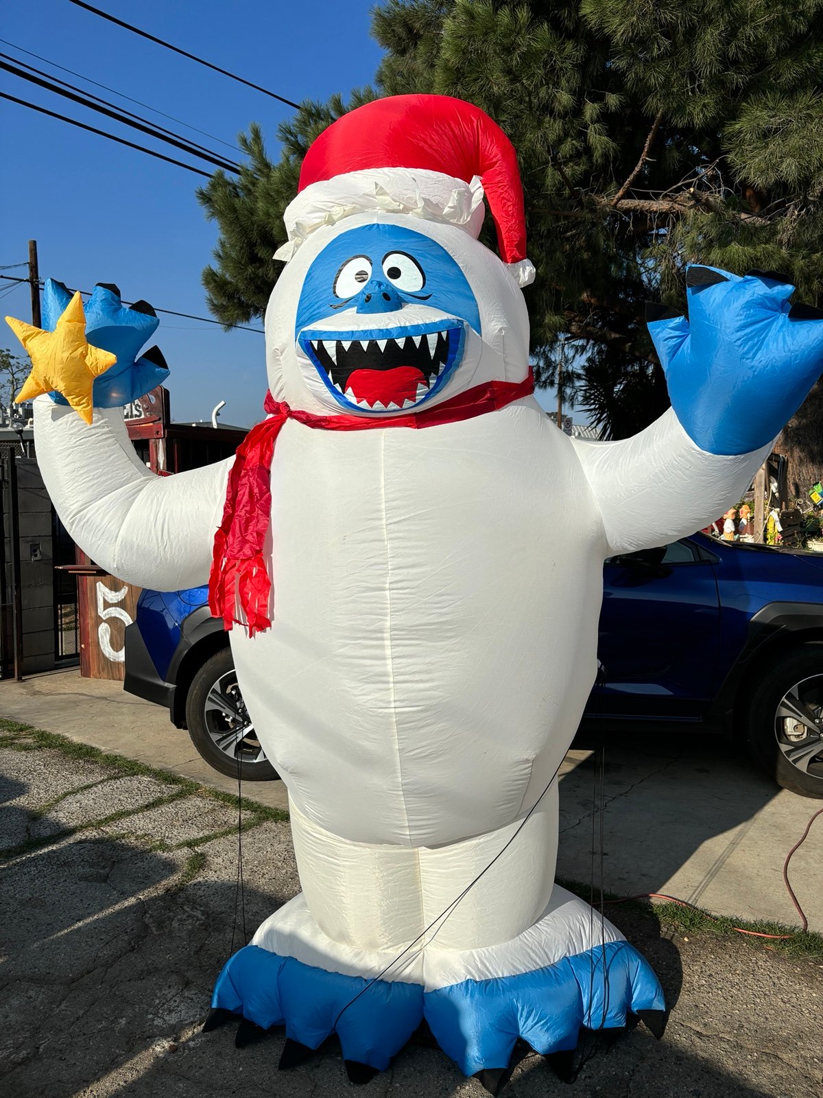 Gemmy 12' Inflatable Airblown Bumble Abominable Snowman Holding A Gold Star Used