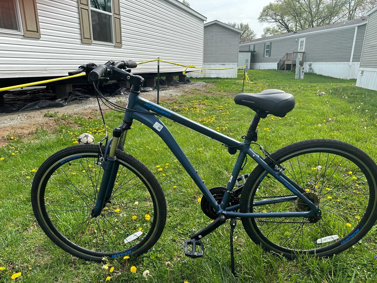 Schwinn Men's Trailway 700c/28 Hybrid Bike (READ DESCRIPTION)