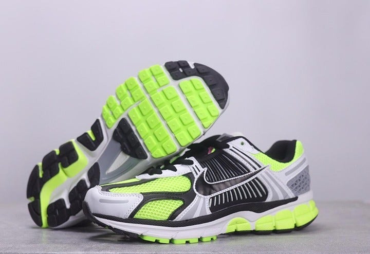nike zoom vomero 5 (Size 11)