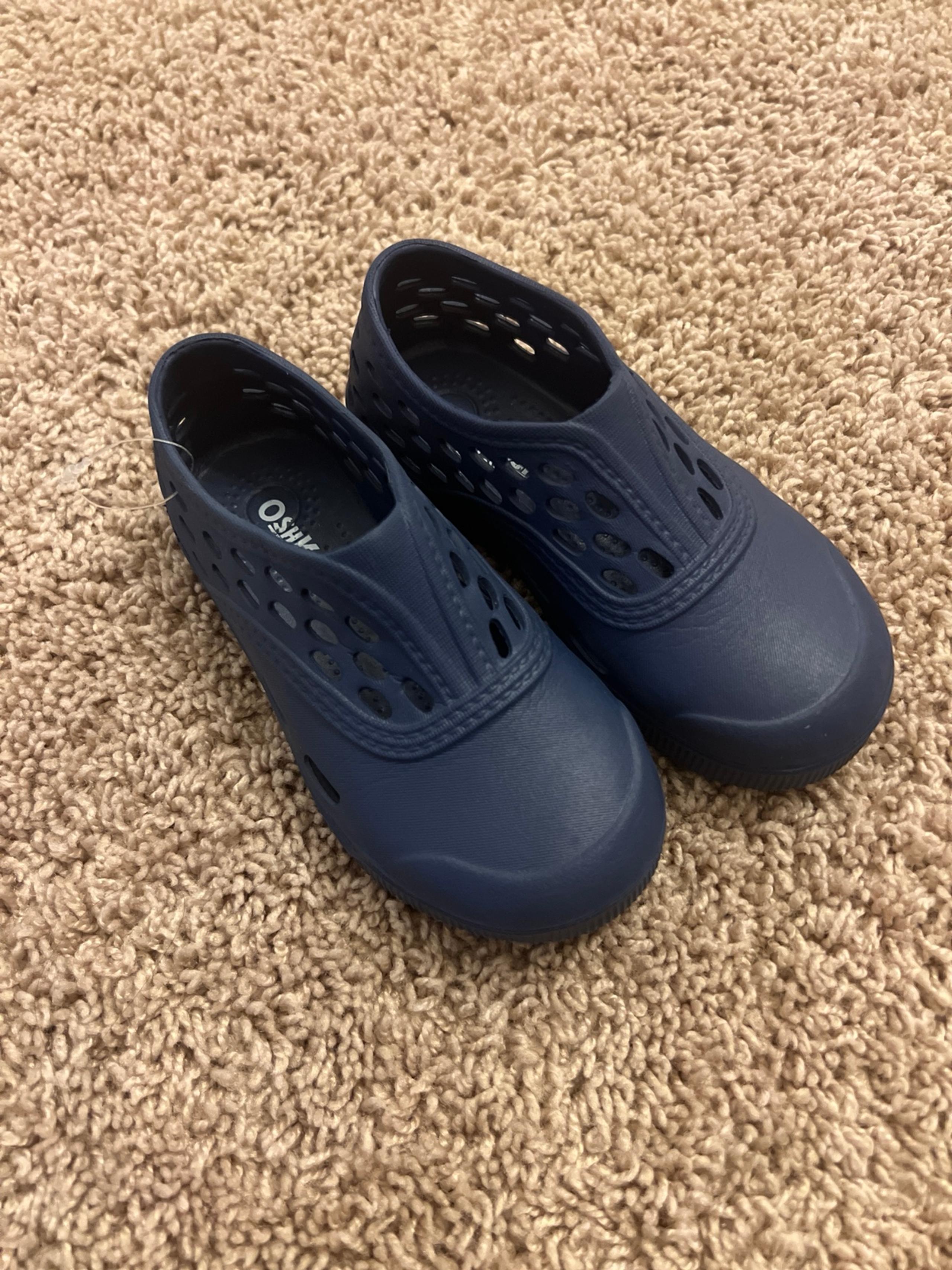 Oshkosh b’gosh water shoes boys