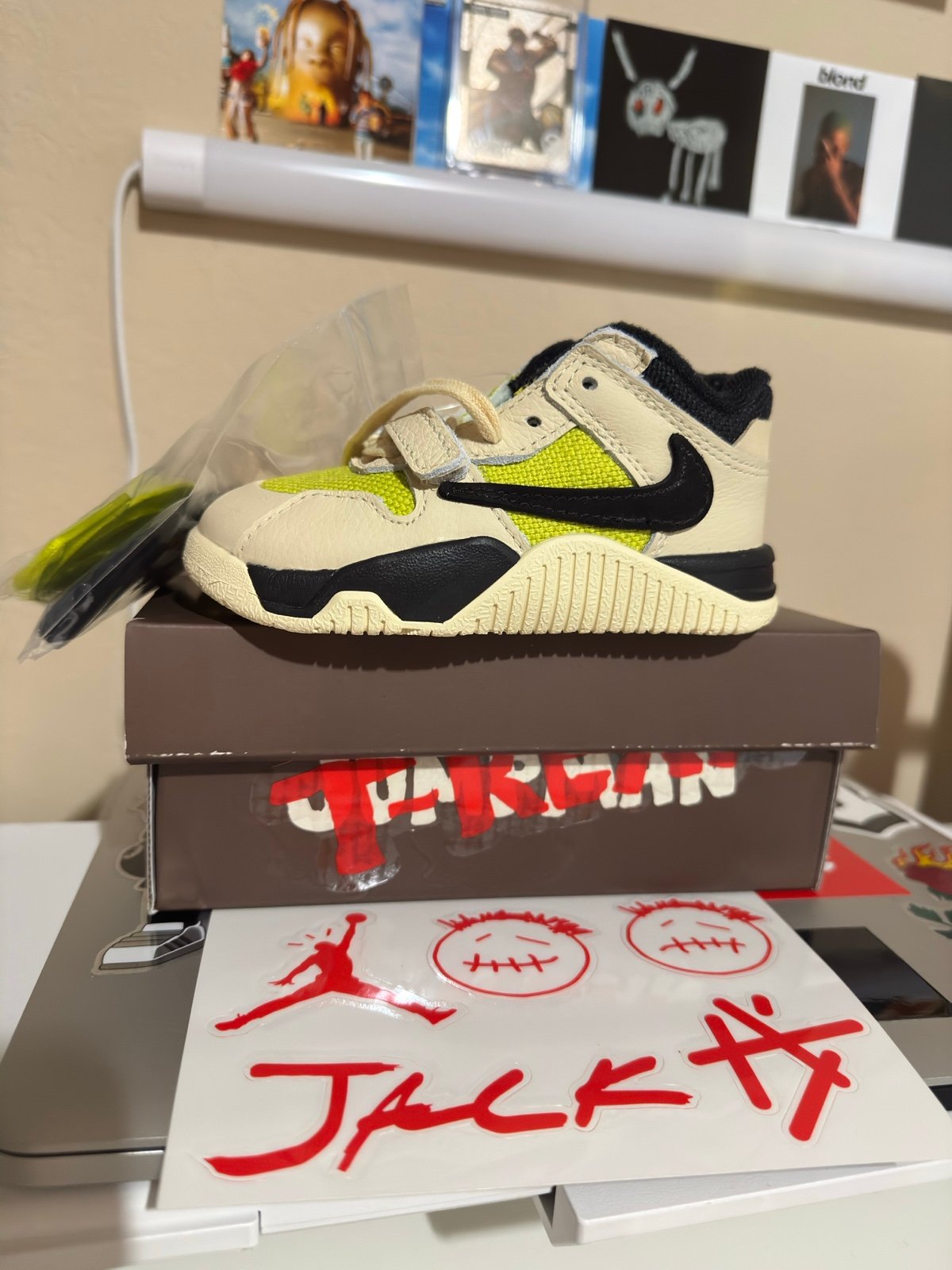 Jordan Jumpman Jack Travis Scott Bright Cactus size 7 (td)