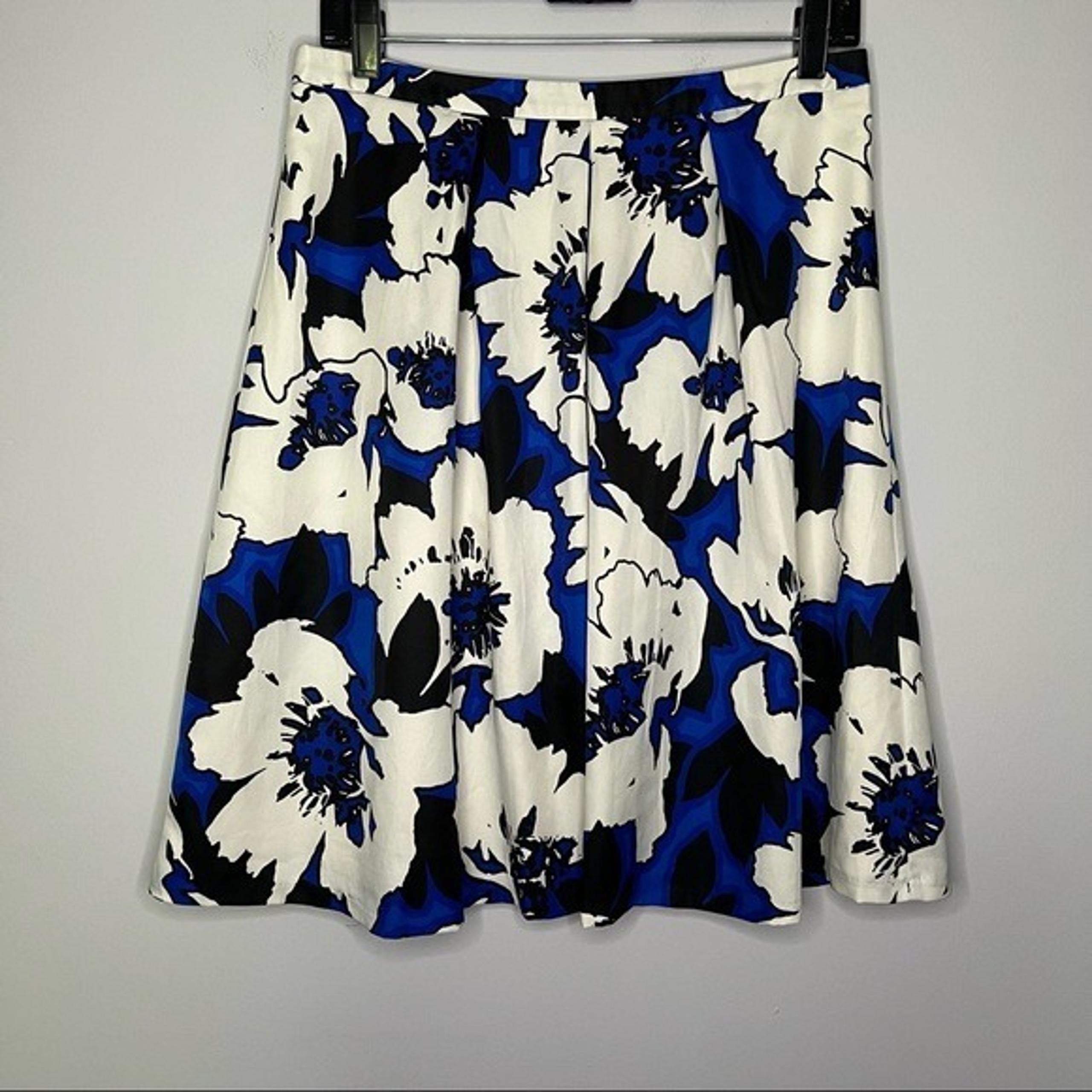 Women’s The Limited blue floral knee length a line skirt size medium M
