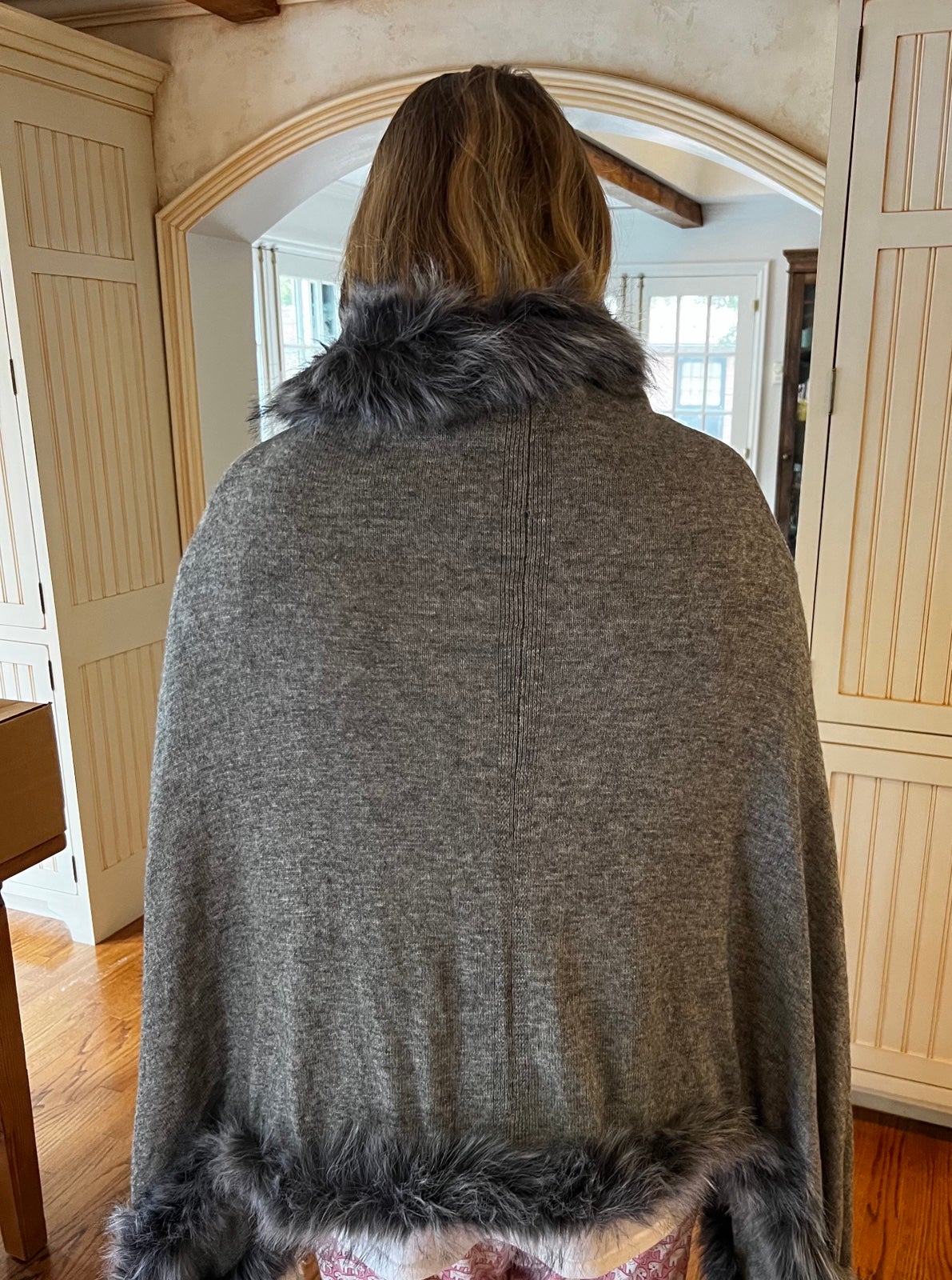 Cape - Gray with faux fur