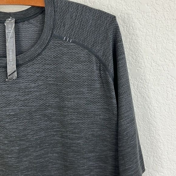 Lululemon Metal Vent Tech Short Sleeve Deep Coal / Black