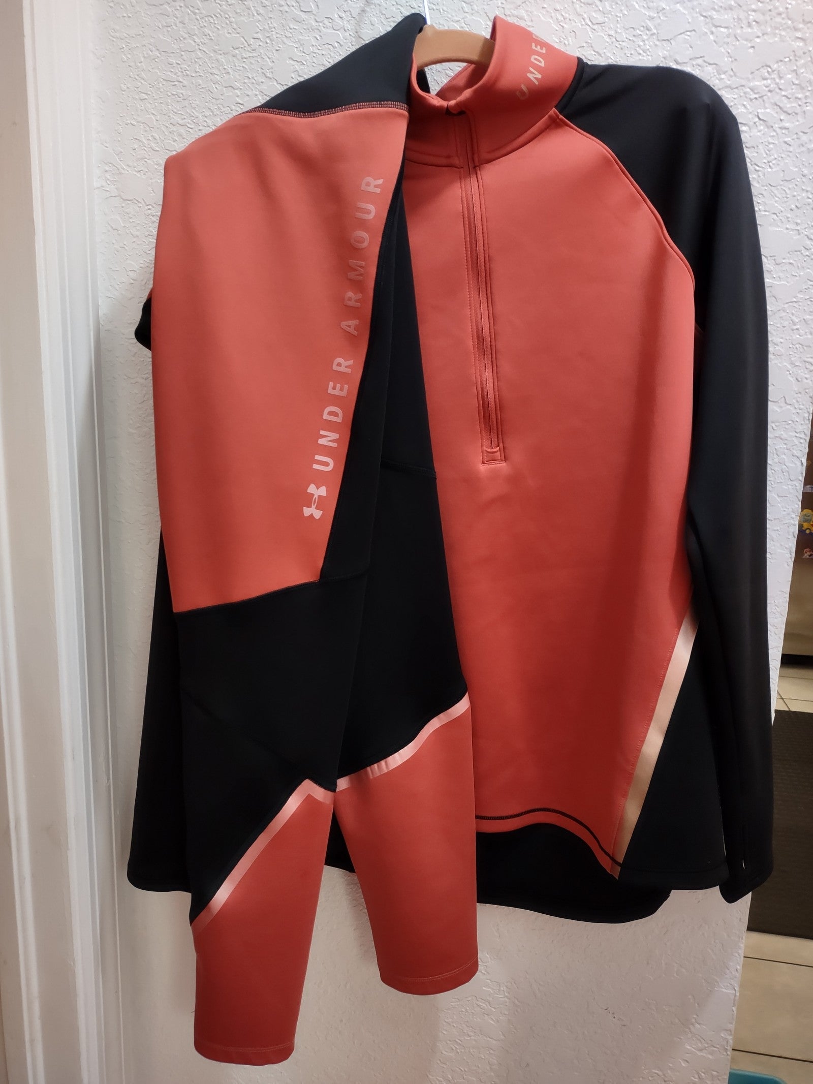 UNDER ARMOUR NEW WITHOUT TAGS COLD GEAR OUTFIT SET MEDIUM TOP LARGE BOTTOMS