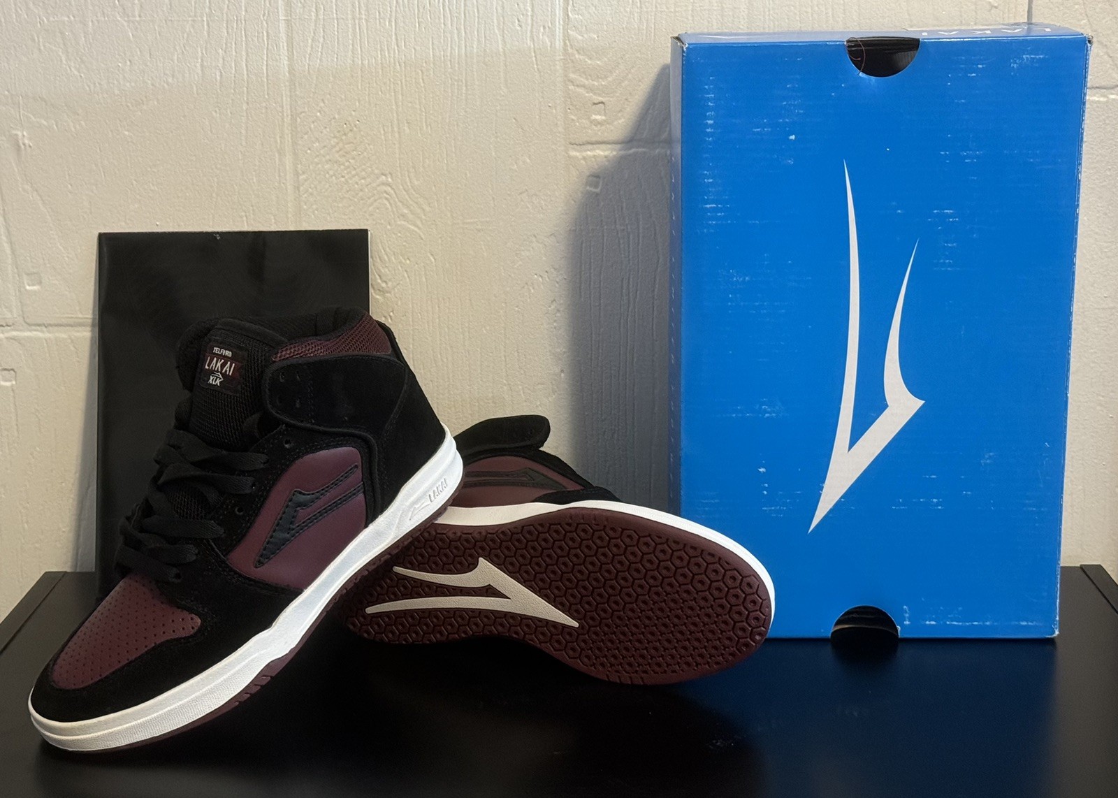 NEW! Lakai Skateboard Shoes Sneakers Telford Black/Burgundy Suede Size 4 Youth