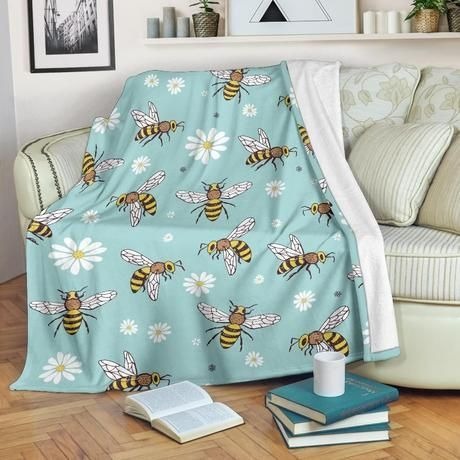 BEE AND WHITE DAISY FLEECE BLANKET