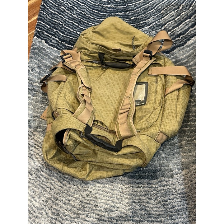 SPECIALTY DEFENSE SYSTEMS Liberty Tactical Duffel Coyote Brown