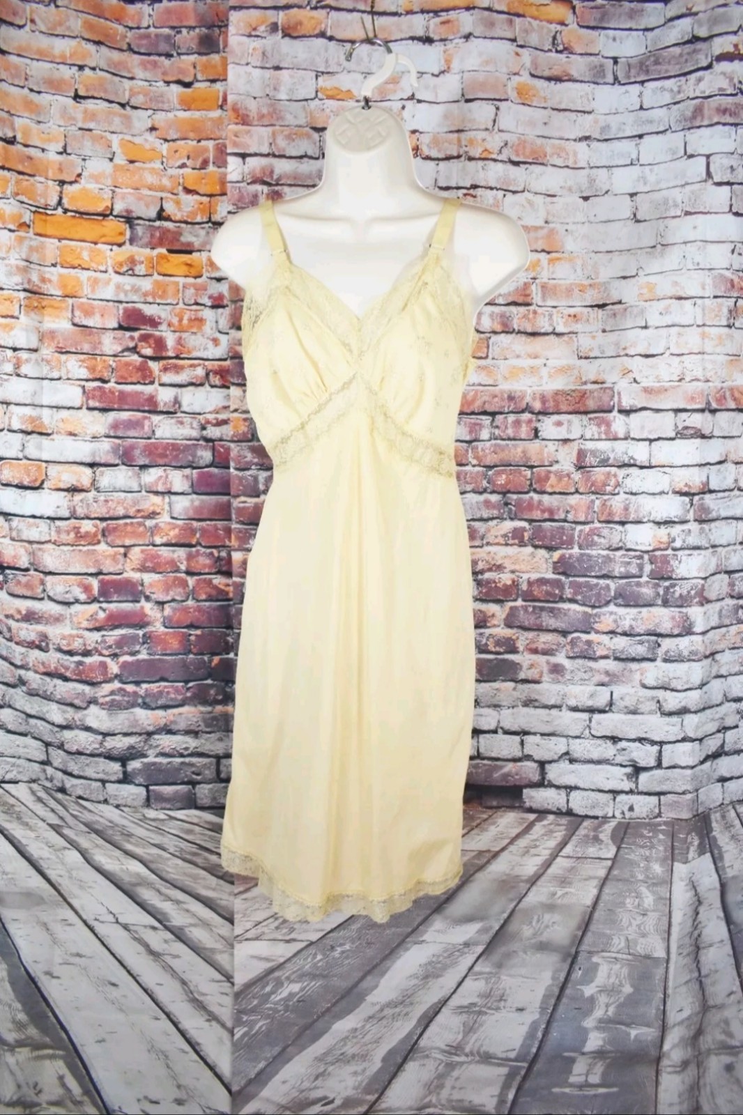 Tokay Size 34 Medium Pleated Chiffon Nylon Full Bra Slip