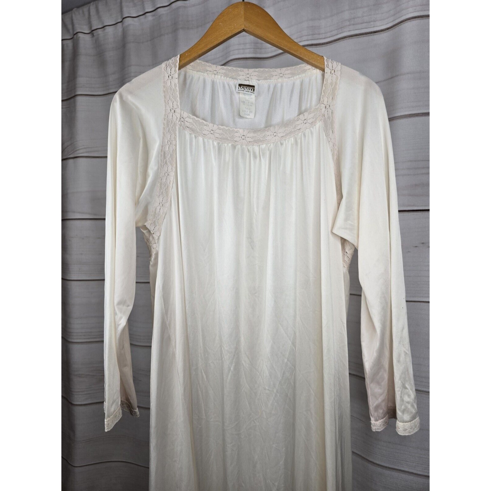 VTG MONTGOMERY WARD White W/LACE NYLON NIGHTGOWN SZ L TALL 18-20 #B10