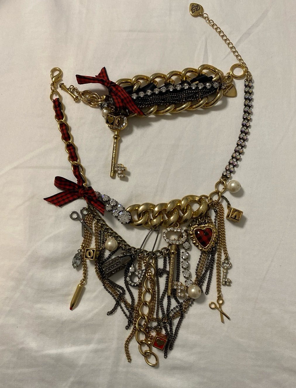Necklace and bracelet set