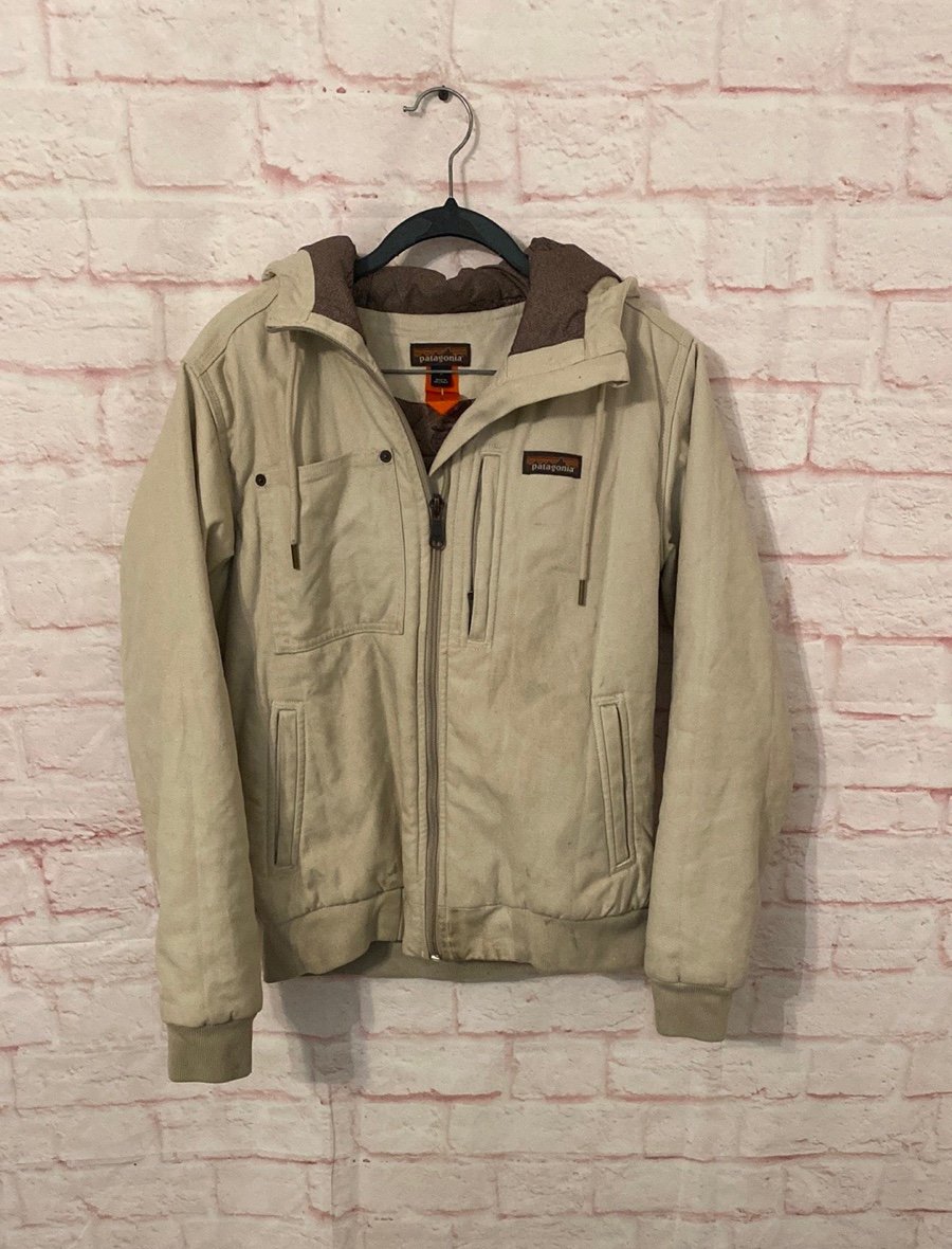 Patagonia women’s cream colored hemp blend workwear hooded coat