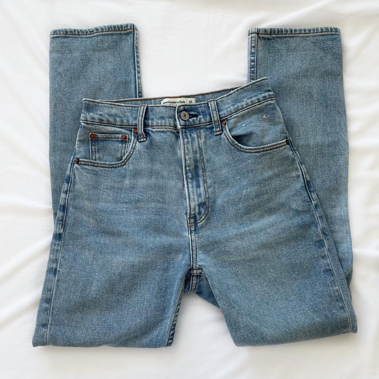 Abercrombie & Fitch Ultra High Rise 90s Slim Straight Jean