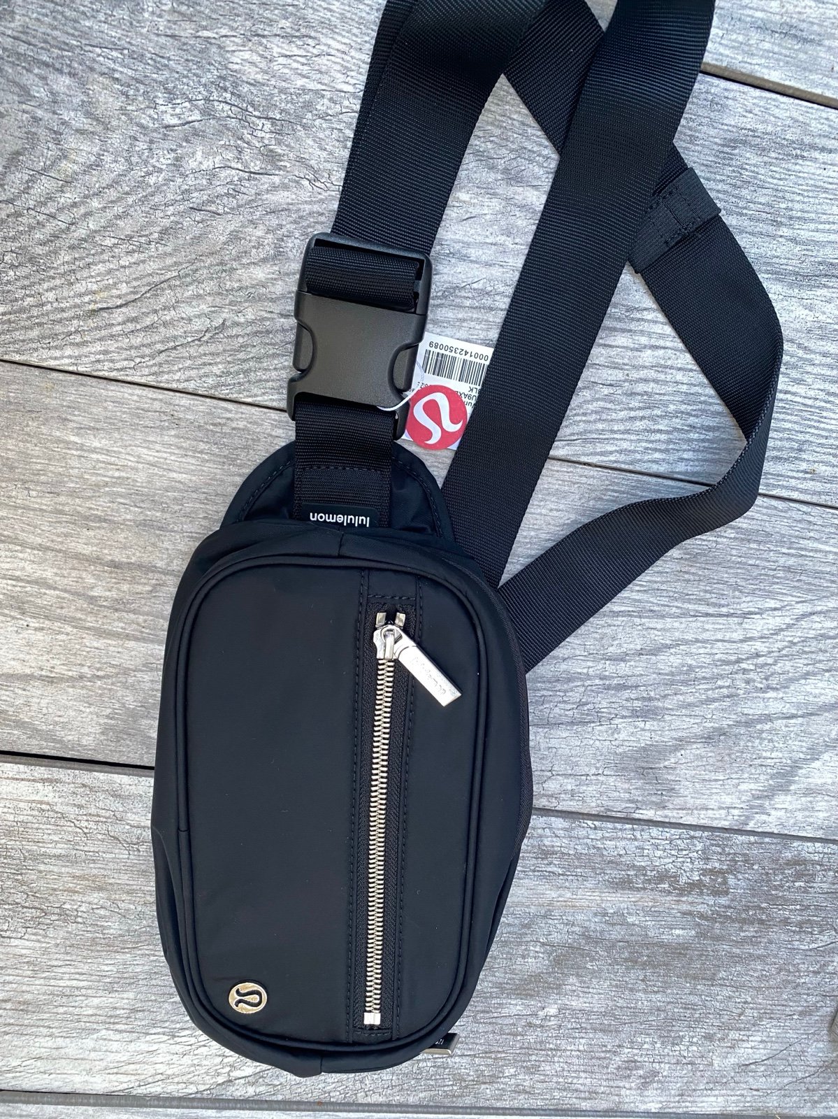 Lululemon black wunderlust belt bag unisex