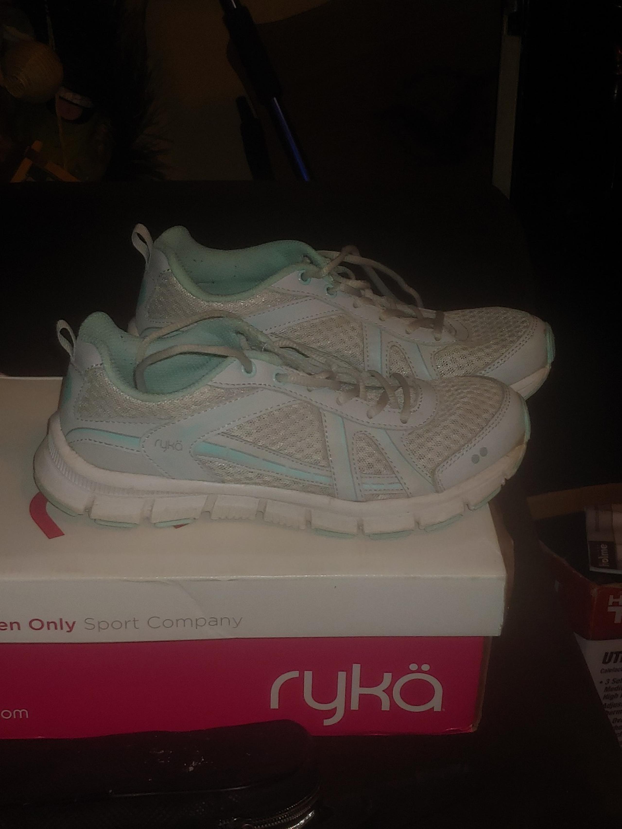 Ryka Womens Hustle Fitness Athletic and Training Shoes Gray 7.5 Medium (B,M)