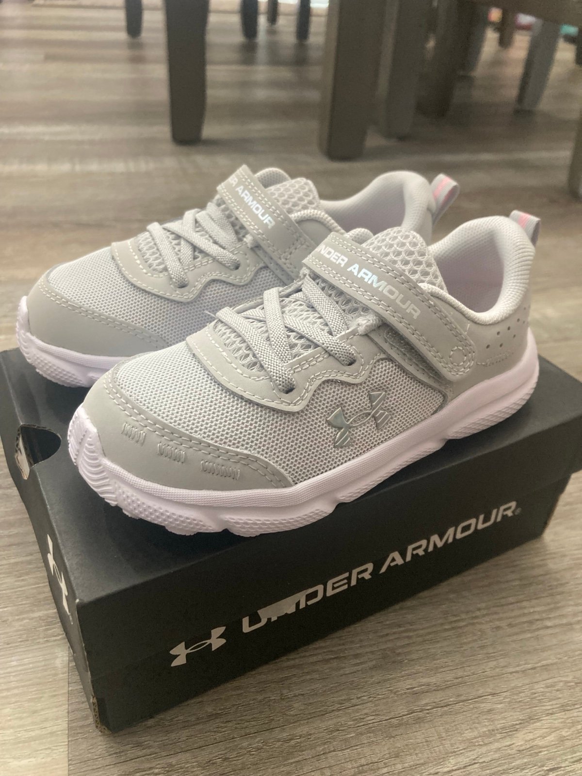New little girls size 10 underarmor shoes